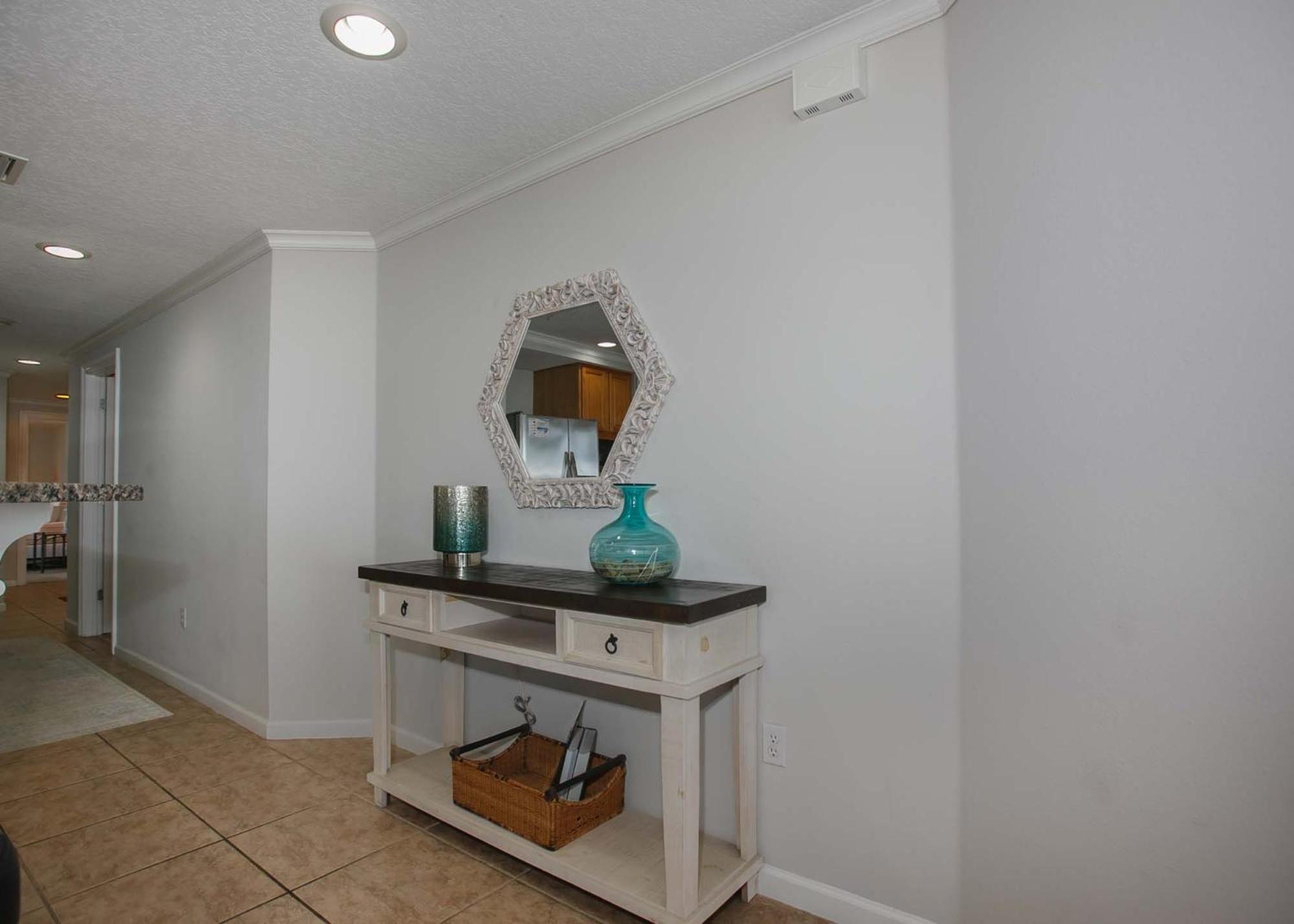 Colonnades 903