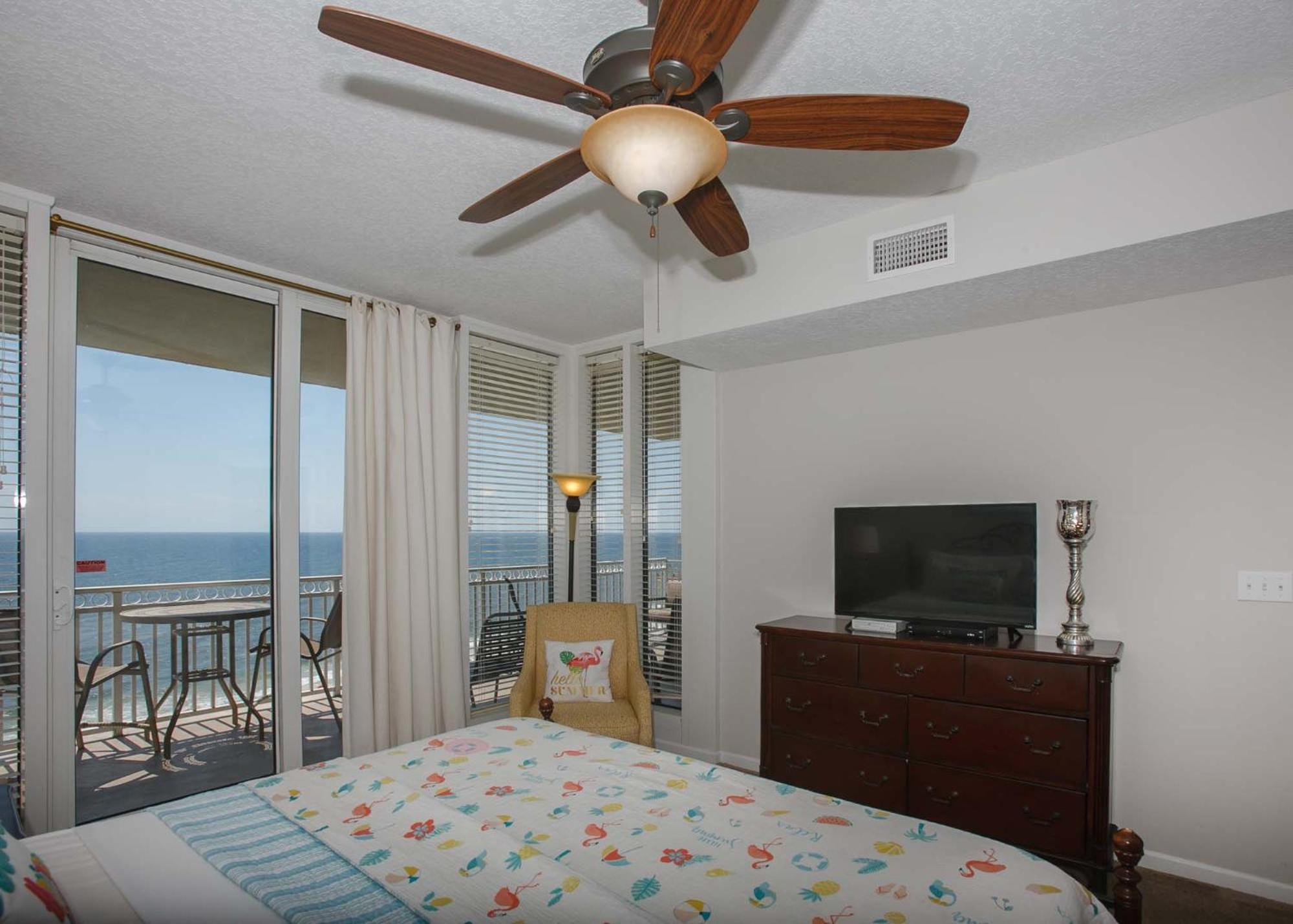 Colonnades 903