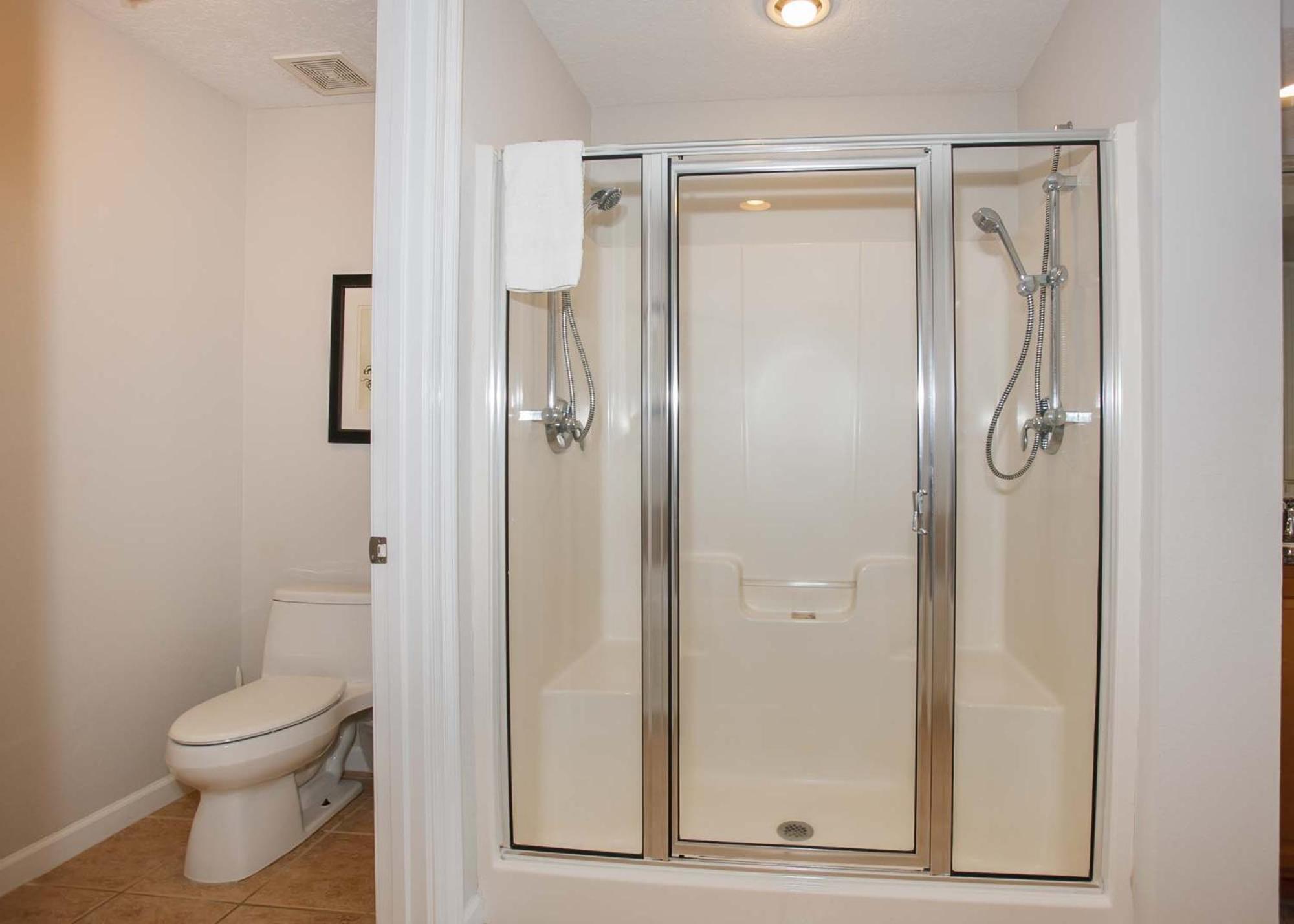 Colonnades 903