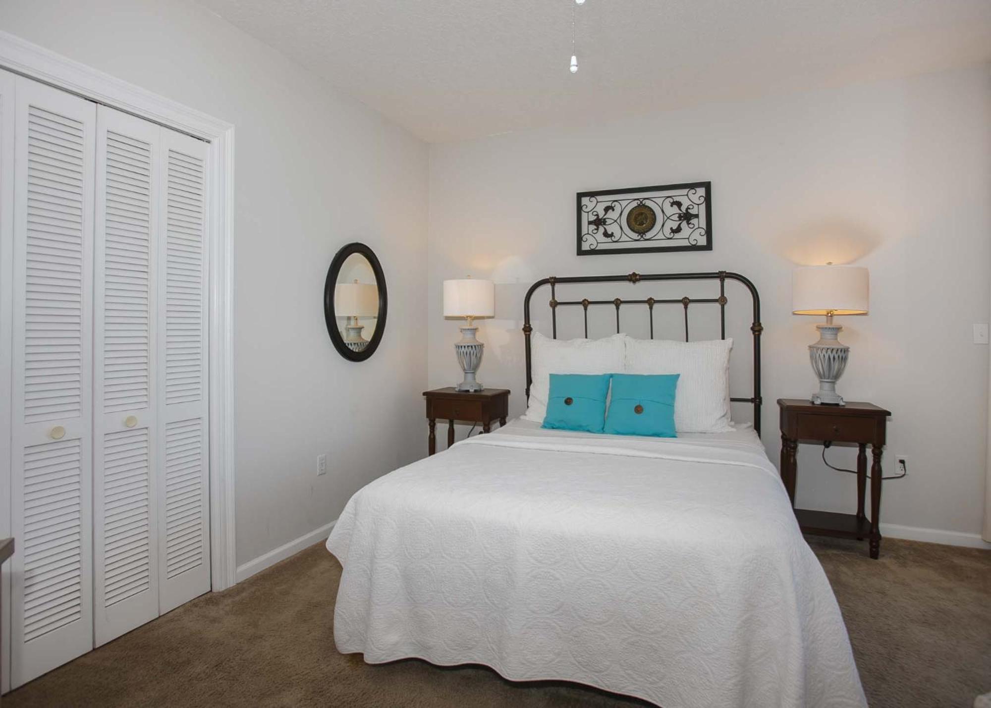 Colonnades 903