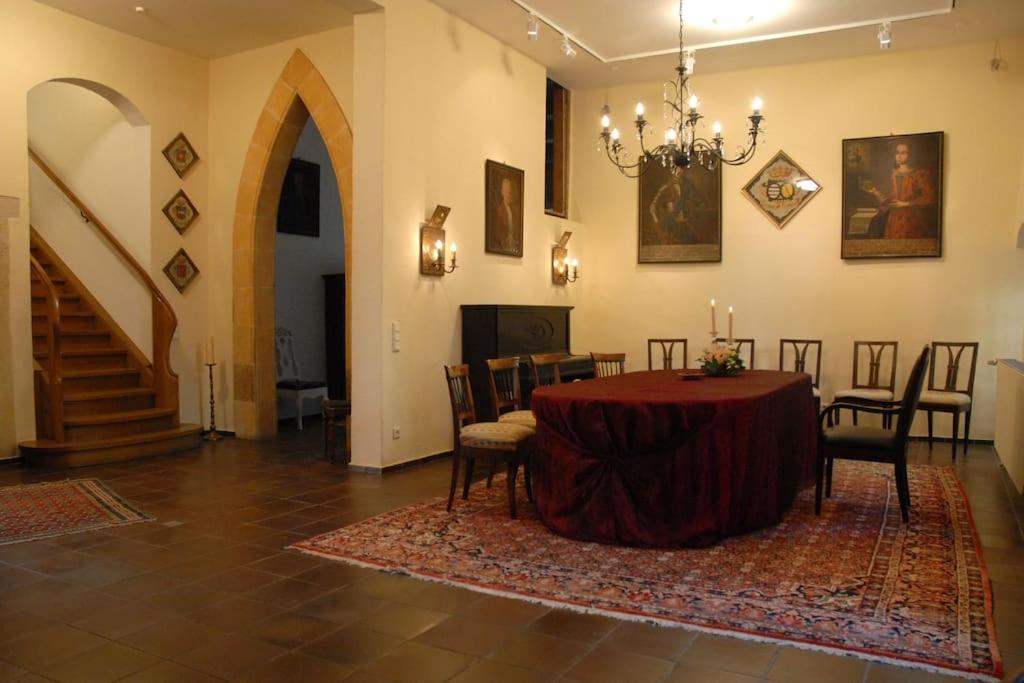 Haus Keppelborg: ZI Rosina mit Burggartenblick