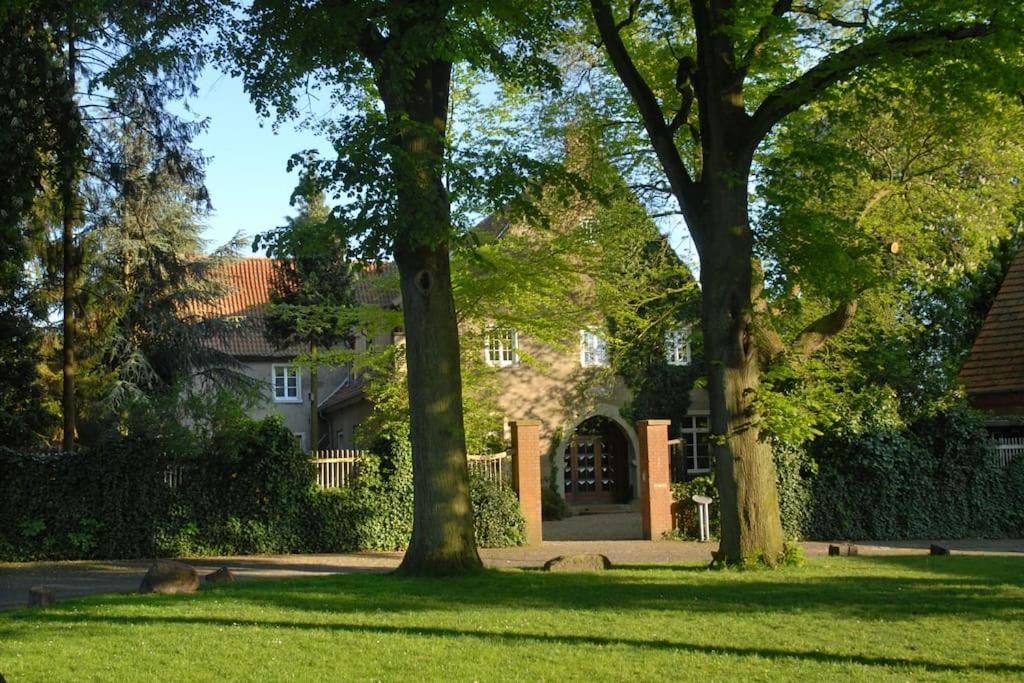 Haus Keppelborg: ZI Ferdinand mit Rosengartenblick