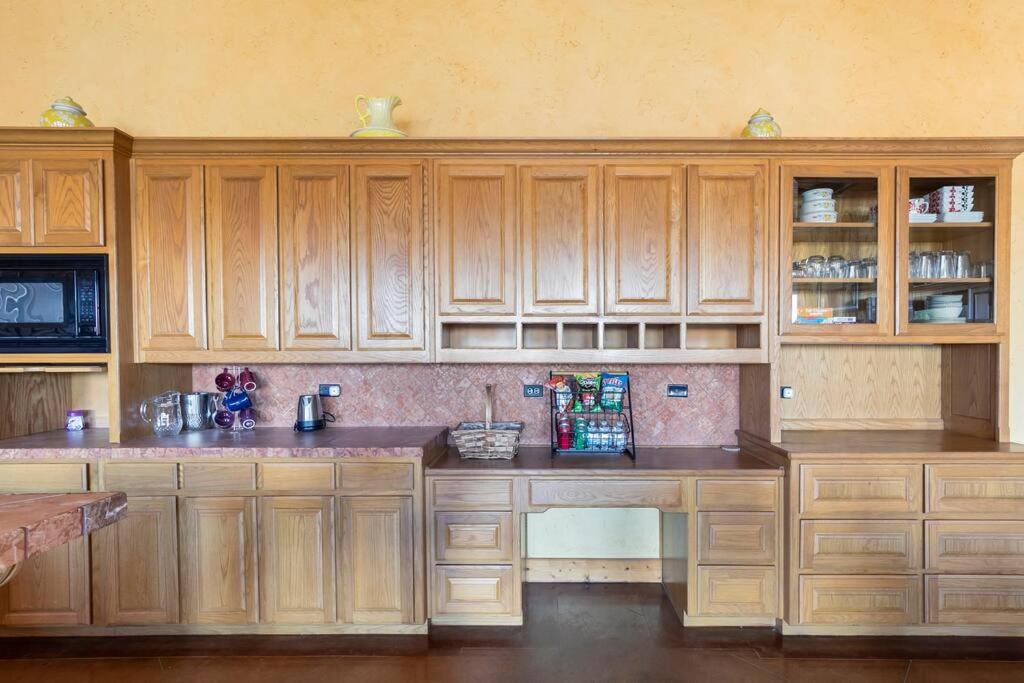 Texas Ranch House with 5 Bedroom and Fish Pond view 5