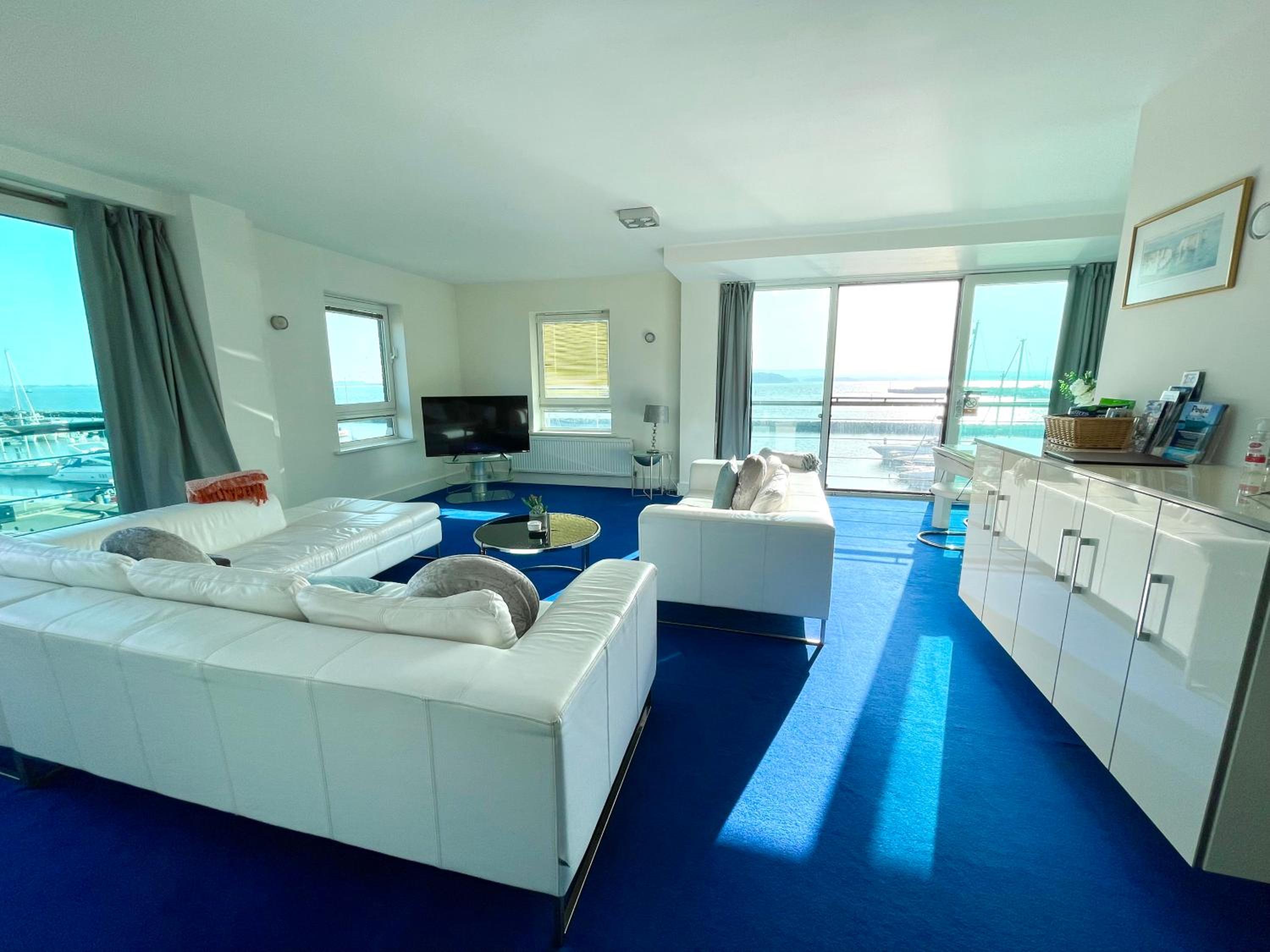 Quay & Sea View Spacious Modern Secure Parking view 5