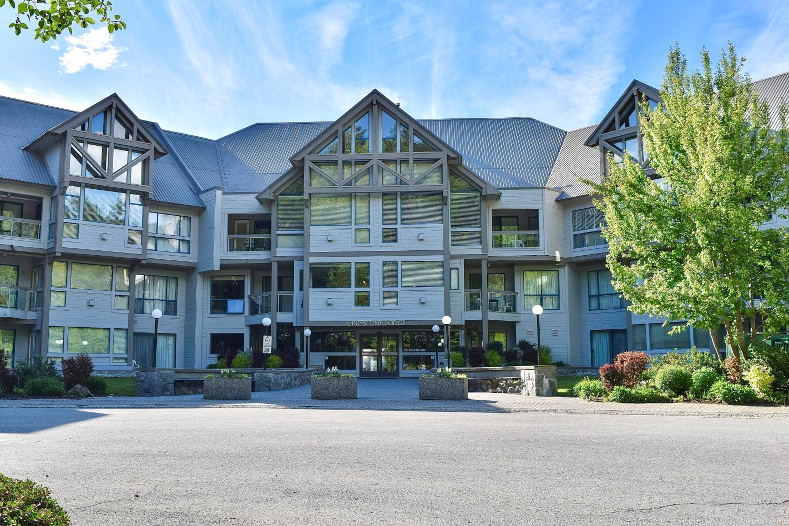 3BR in Greystone Lodge, Ski In, Ski Out, Pool and Hot Tub, Epic Location