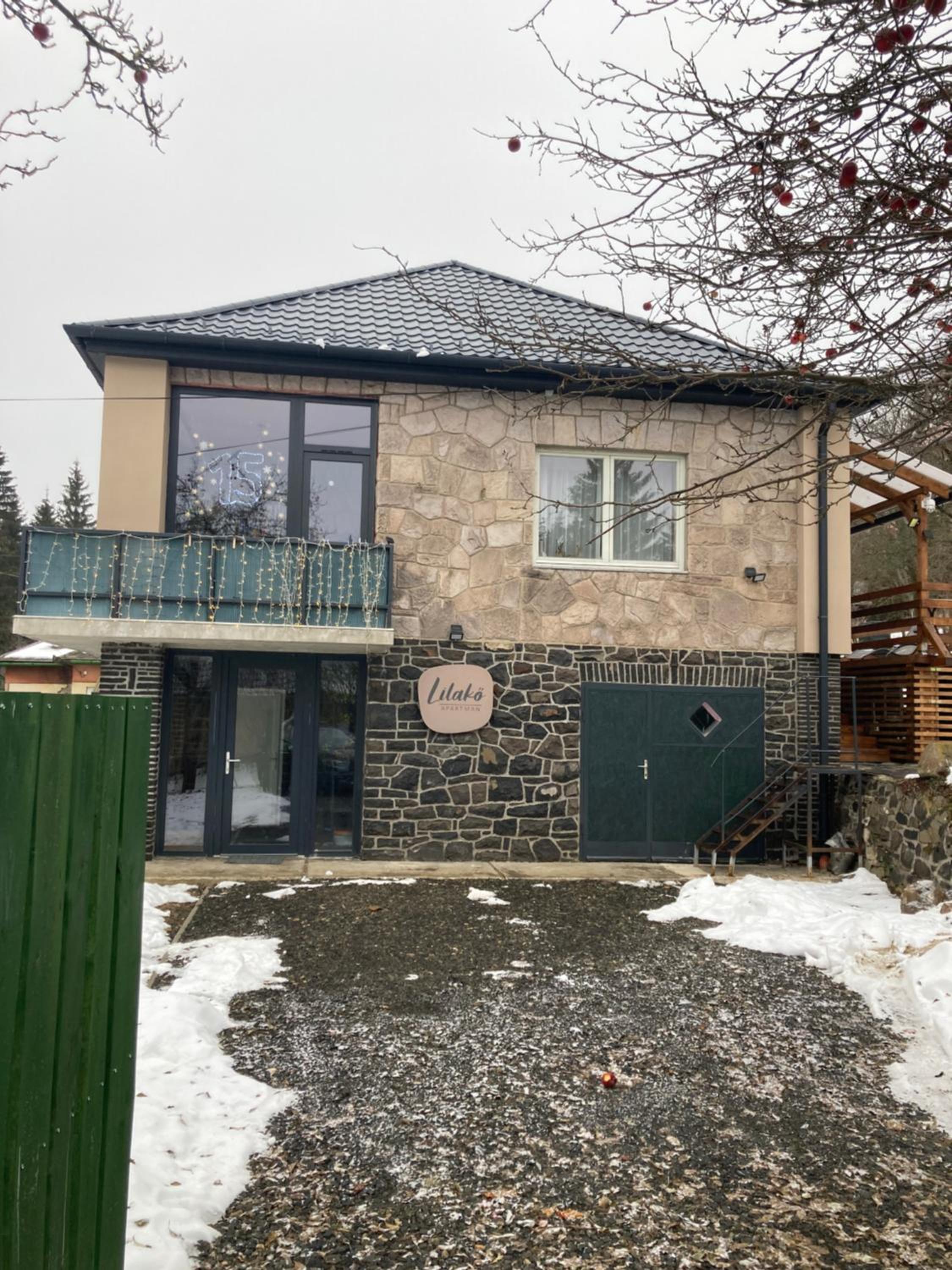 Lilakő Apartman