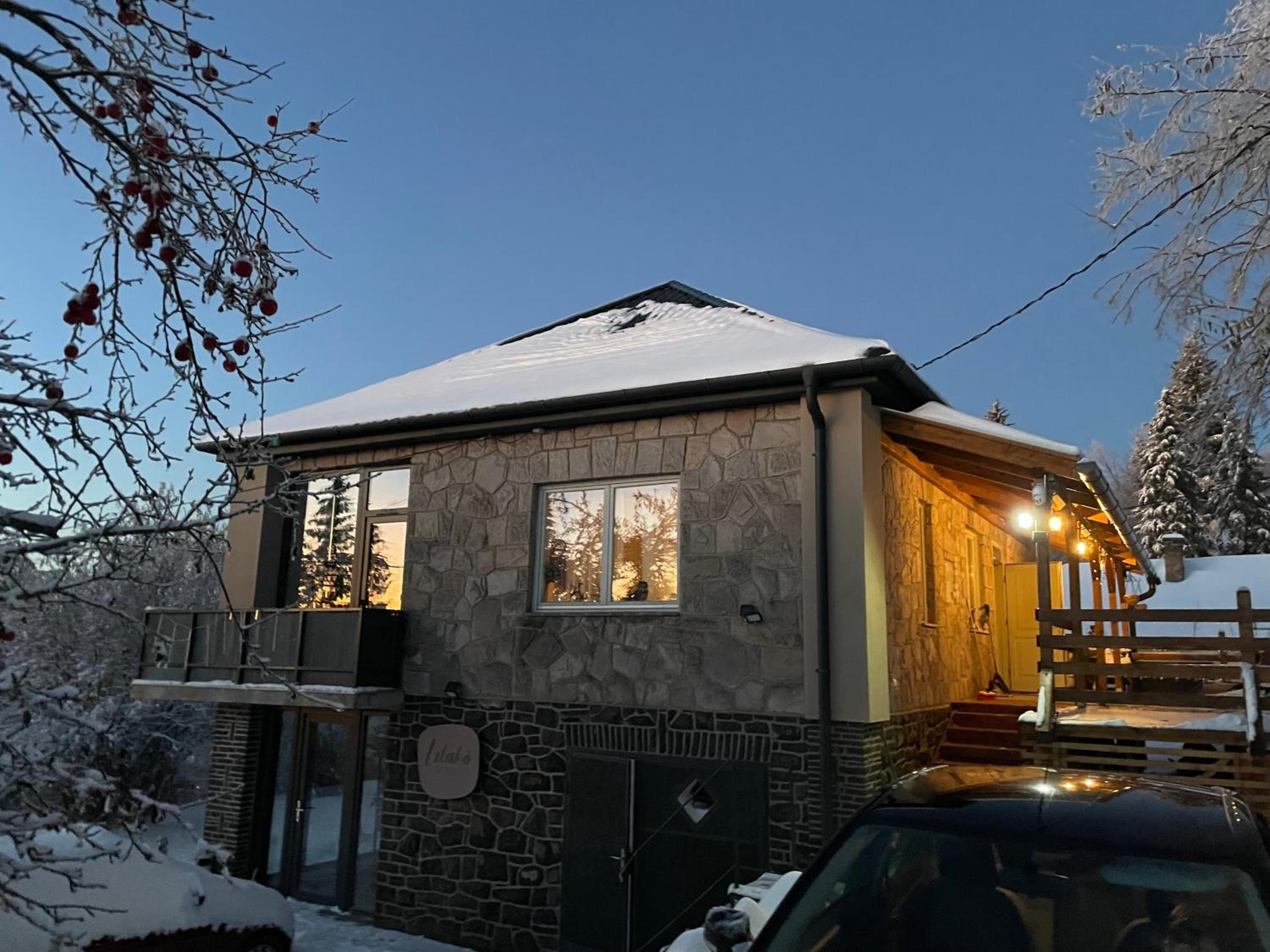 Lilakő Apartman