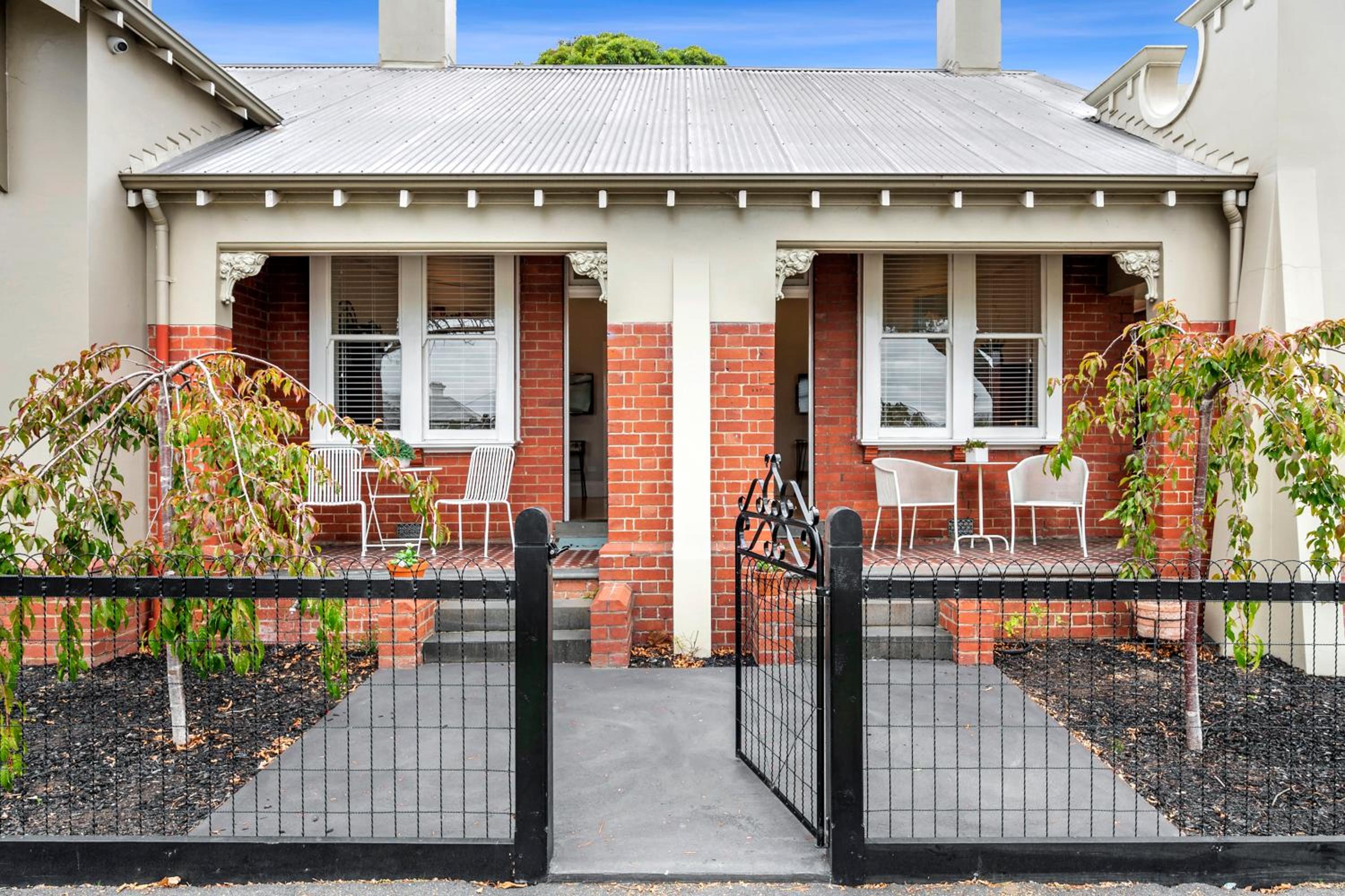 Boutique Heritage Studios On Ryrie street OPPOSITE HOSPITALS Geelong CBD