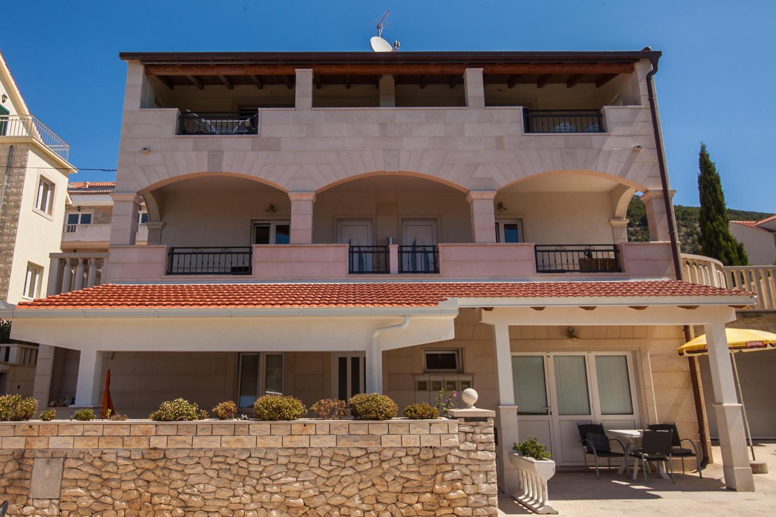 Hotel Domus Apartments Bol - Image 1