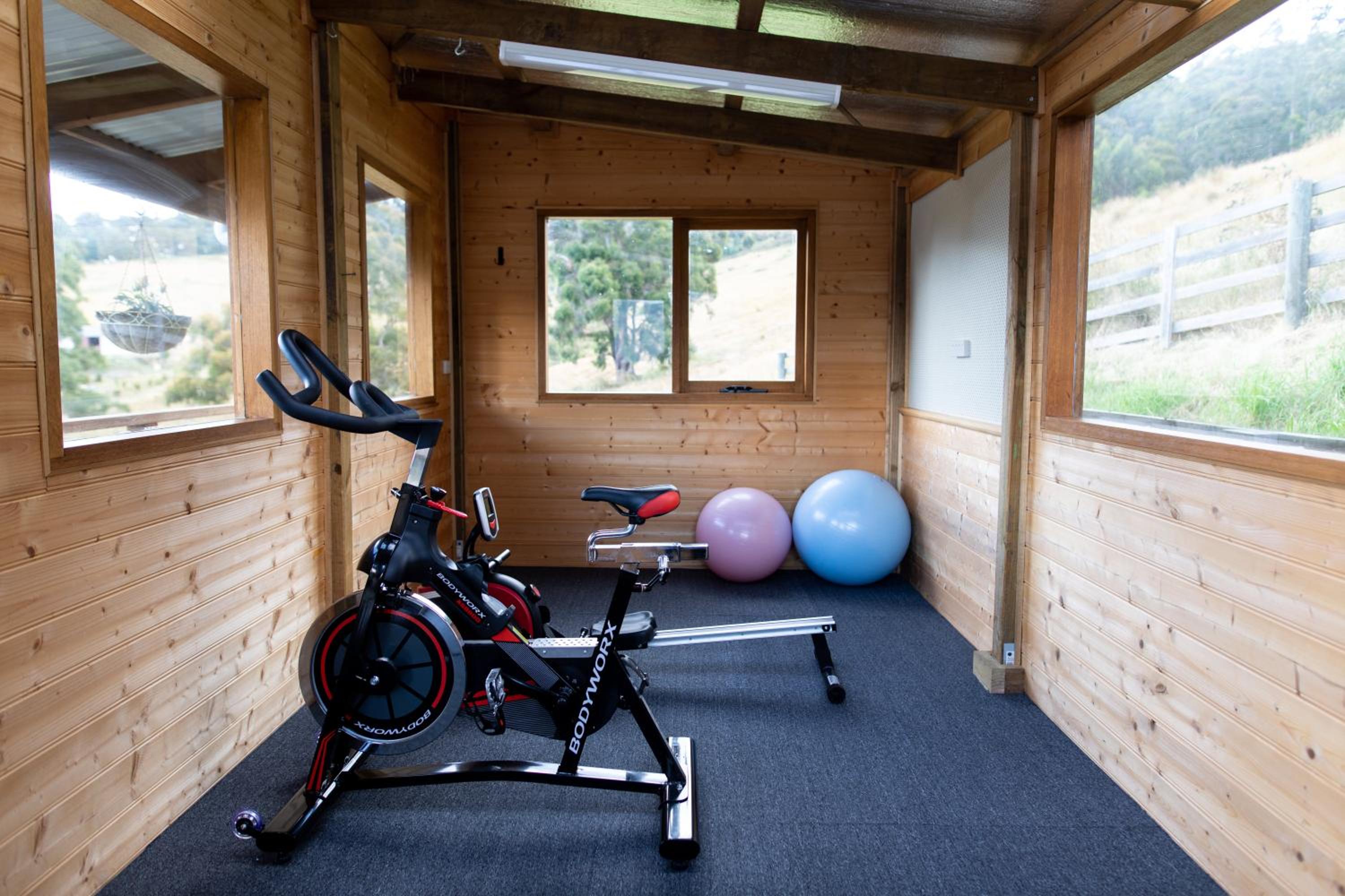 Woodland Bay Retreat-Hot tub,Sauna and Bayview Retreat