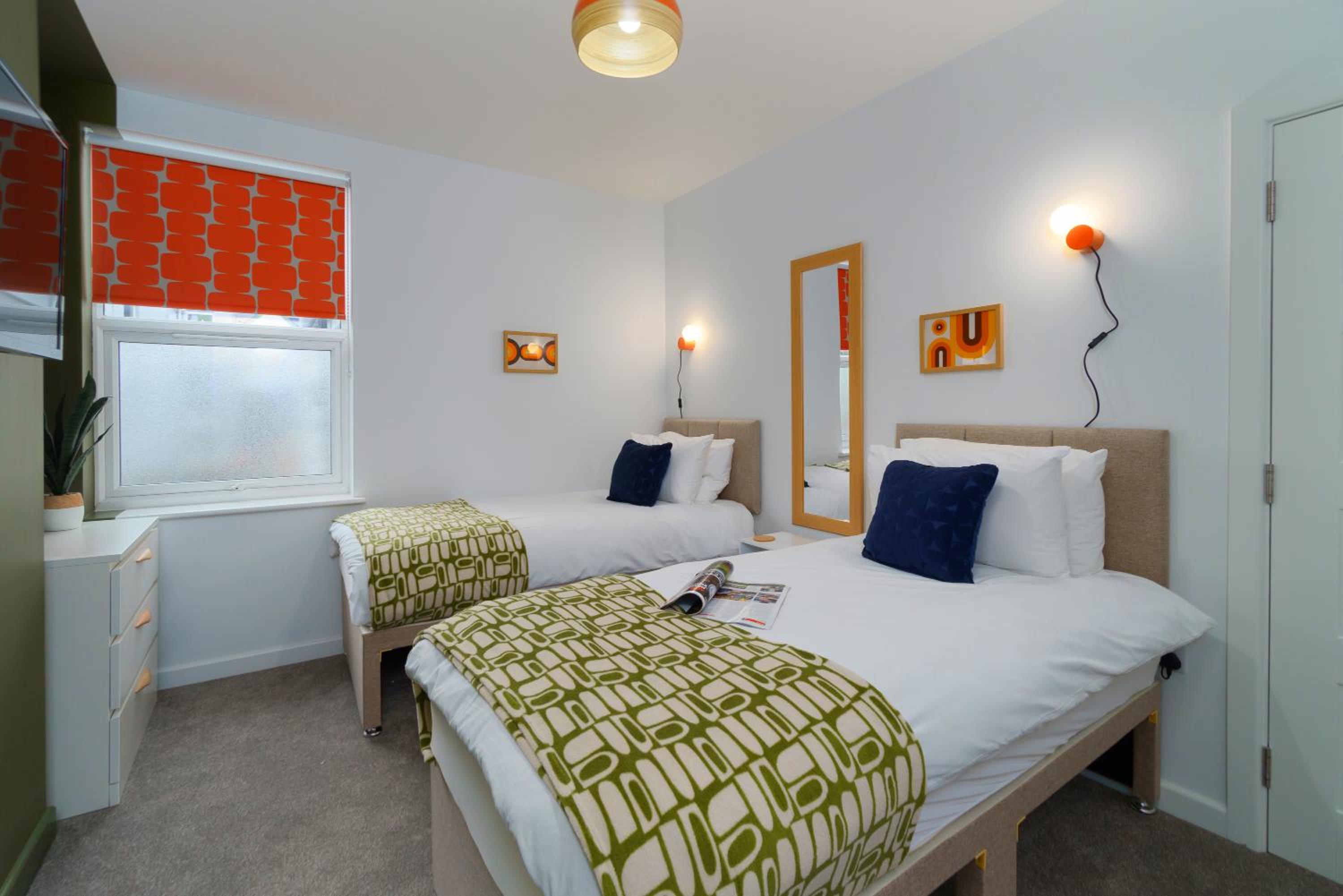 Apartment Two - private car park - by Ocean City Retreats view 3