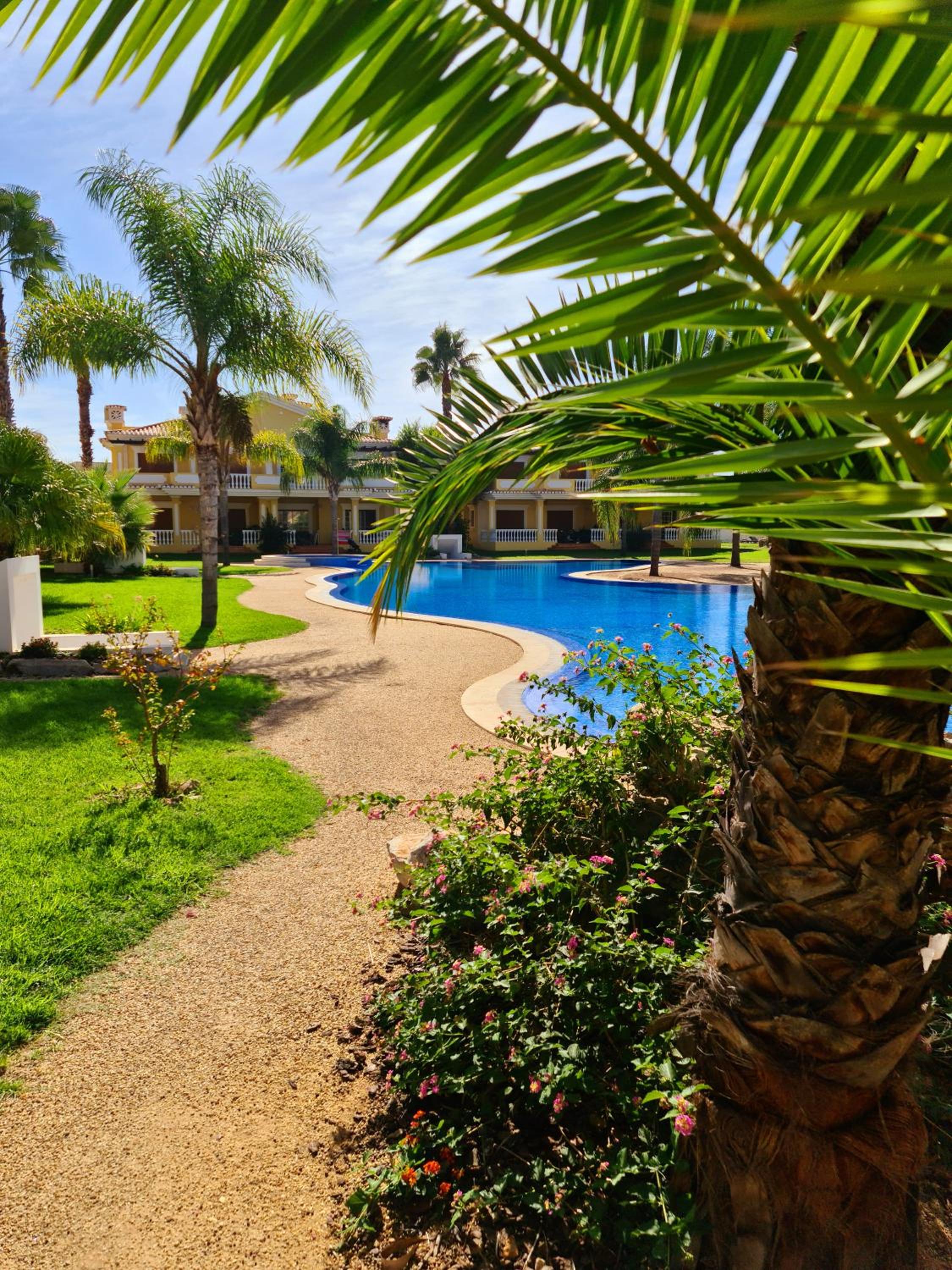 Homefield Gardens by HnM view 3