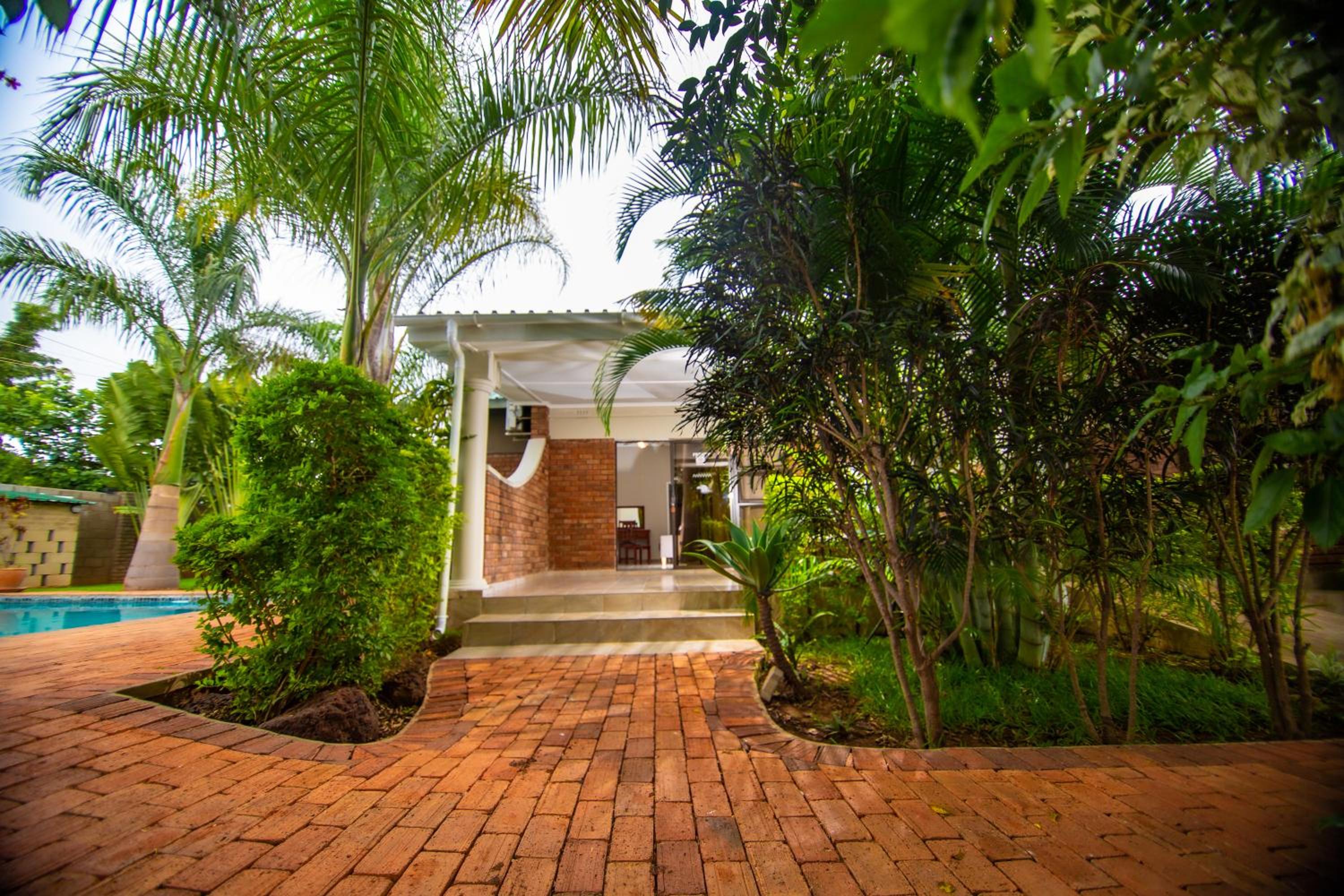 Dzimbahwe Guest Lodge
