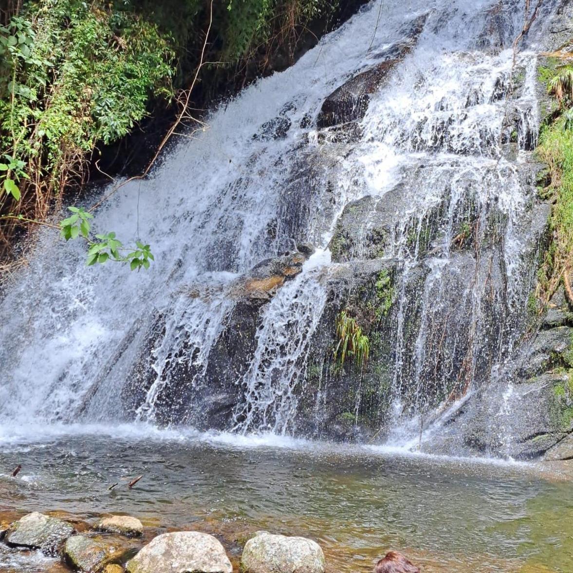 Chalé da Cachoeira - Cachoeira particular dentro da hospedagem