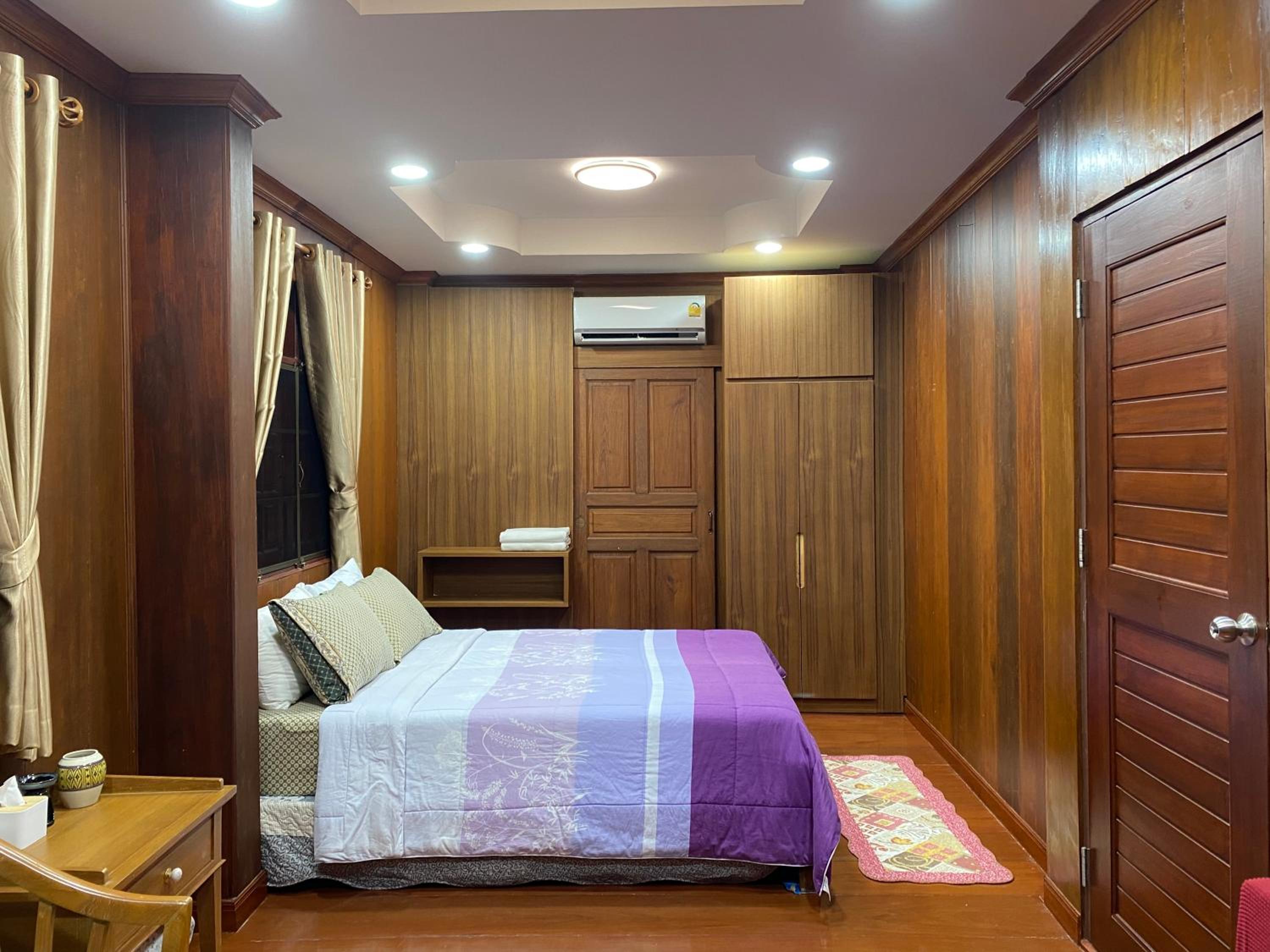 188 Teak House บ้านต้นสัก