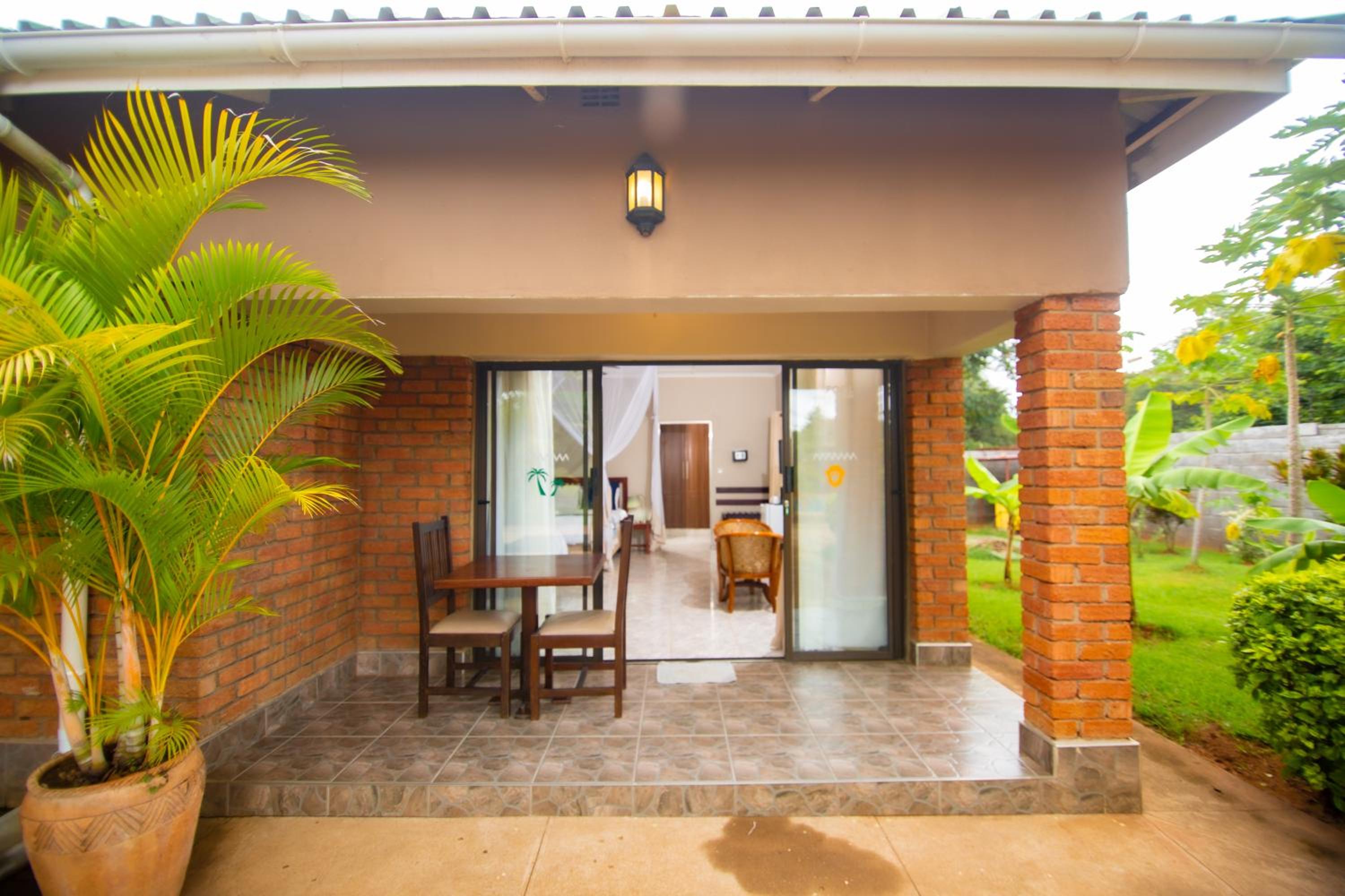 Dzimbahwe Guest Lodge