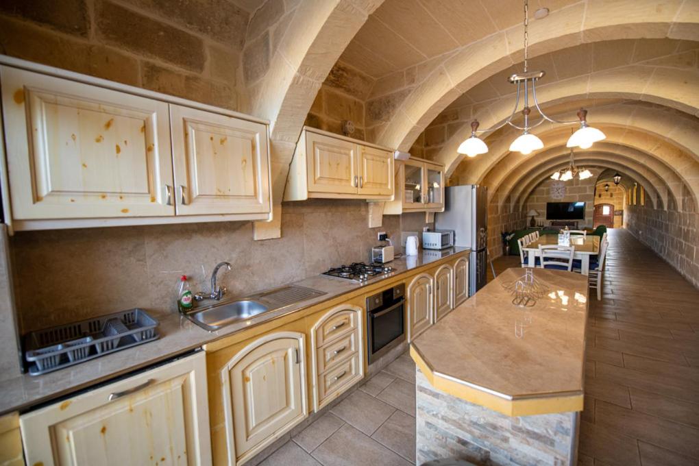 Ta' Rozi 5 Bedroom Farmhouse with Private Pool view 5