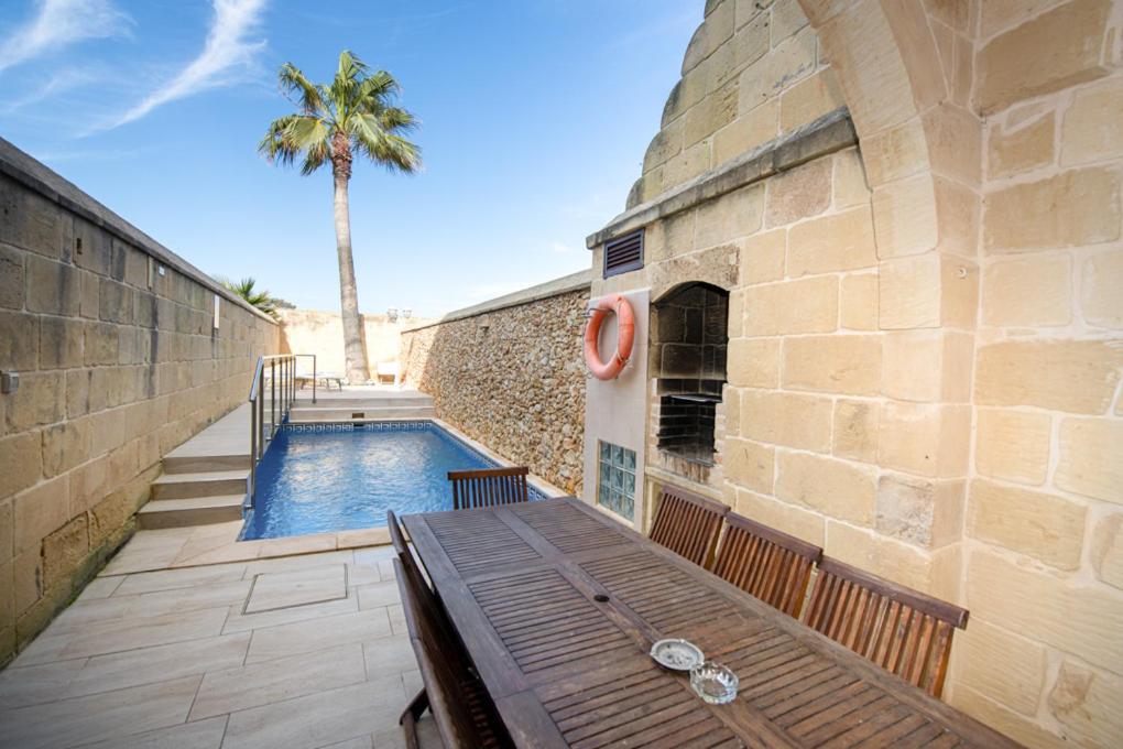 Ta' Rozi 5 Bedroom Farmhouse with Private Pool view 2