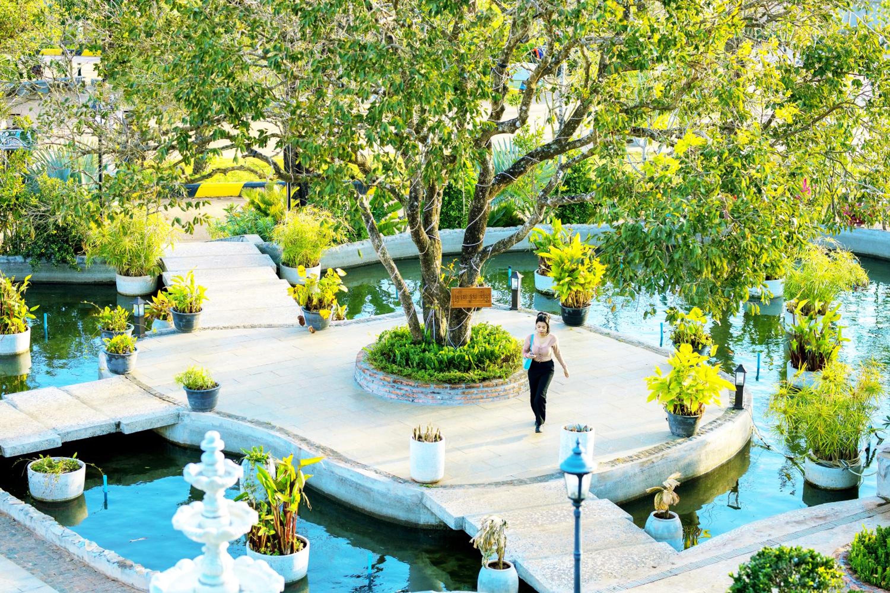 KNN Luxury Hill view 2