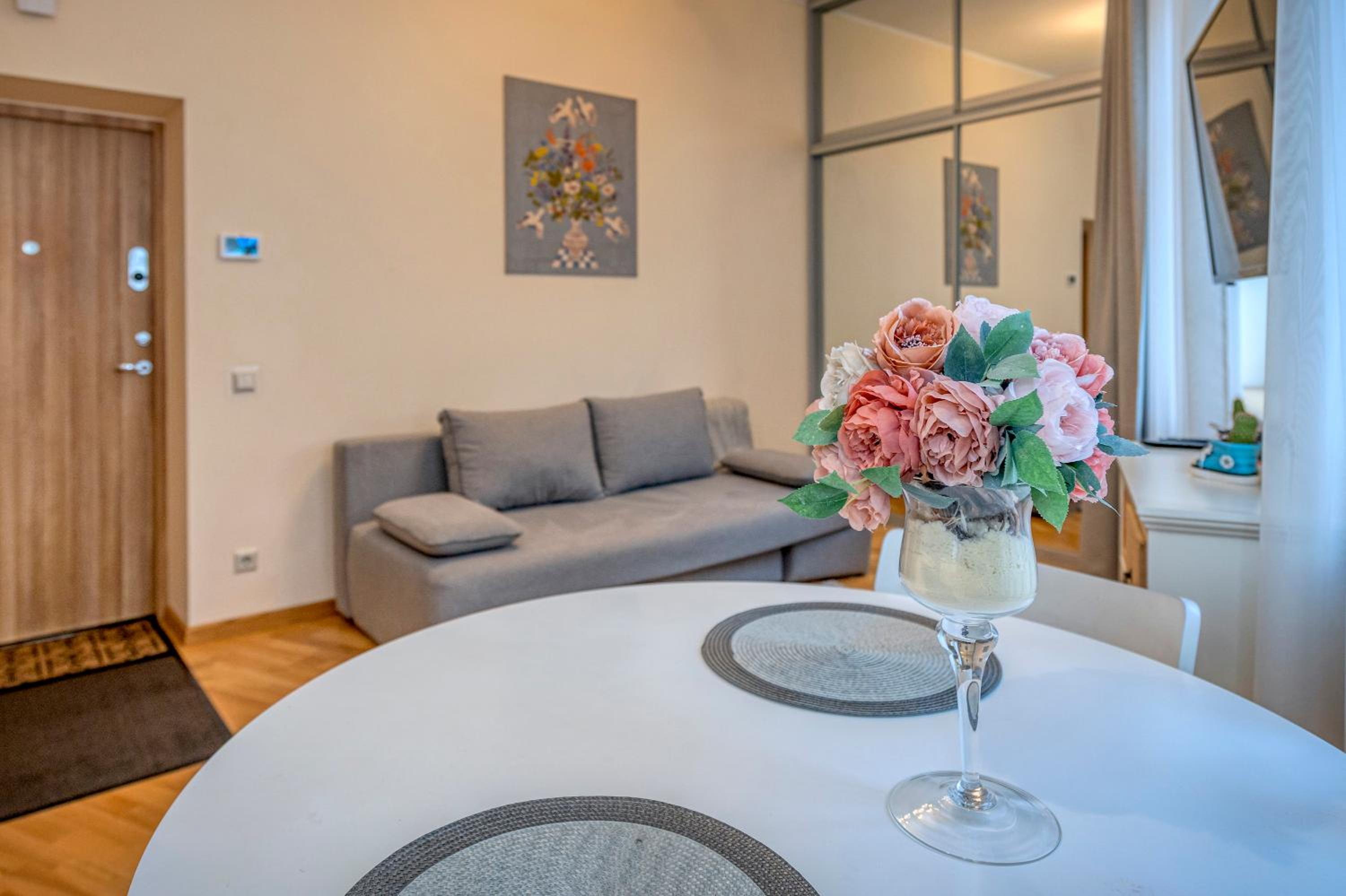 Comfortable old town studio apartment by Polo Apartments view 3