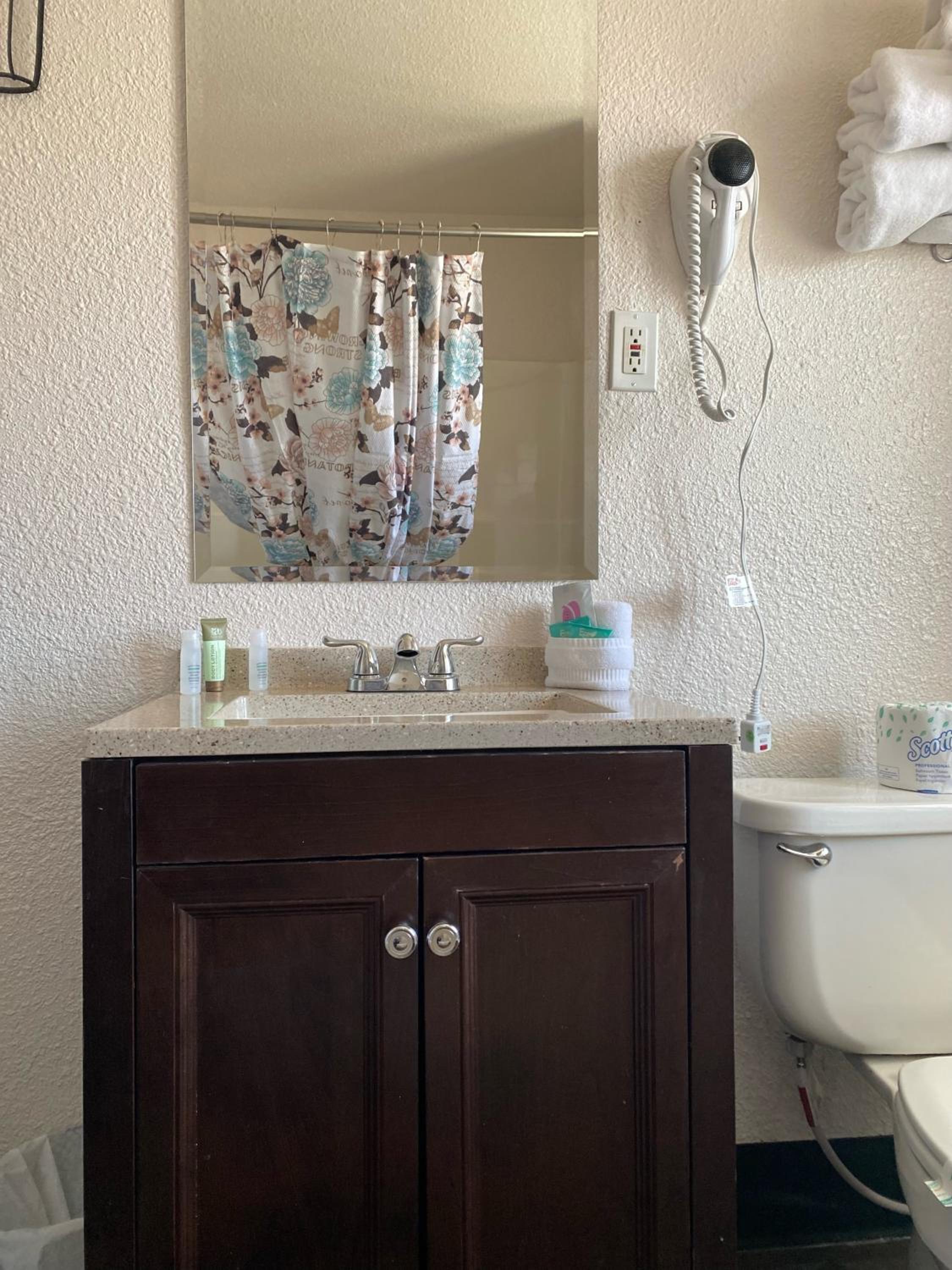 Baker City Vacations - Baker City Motel  RV - Property Image 24