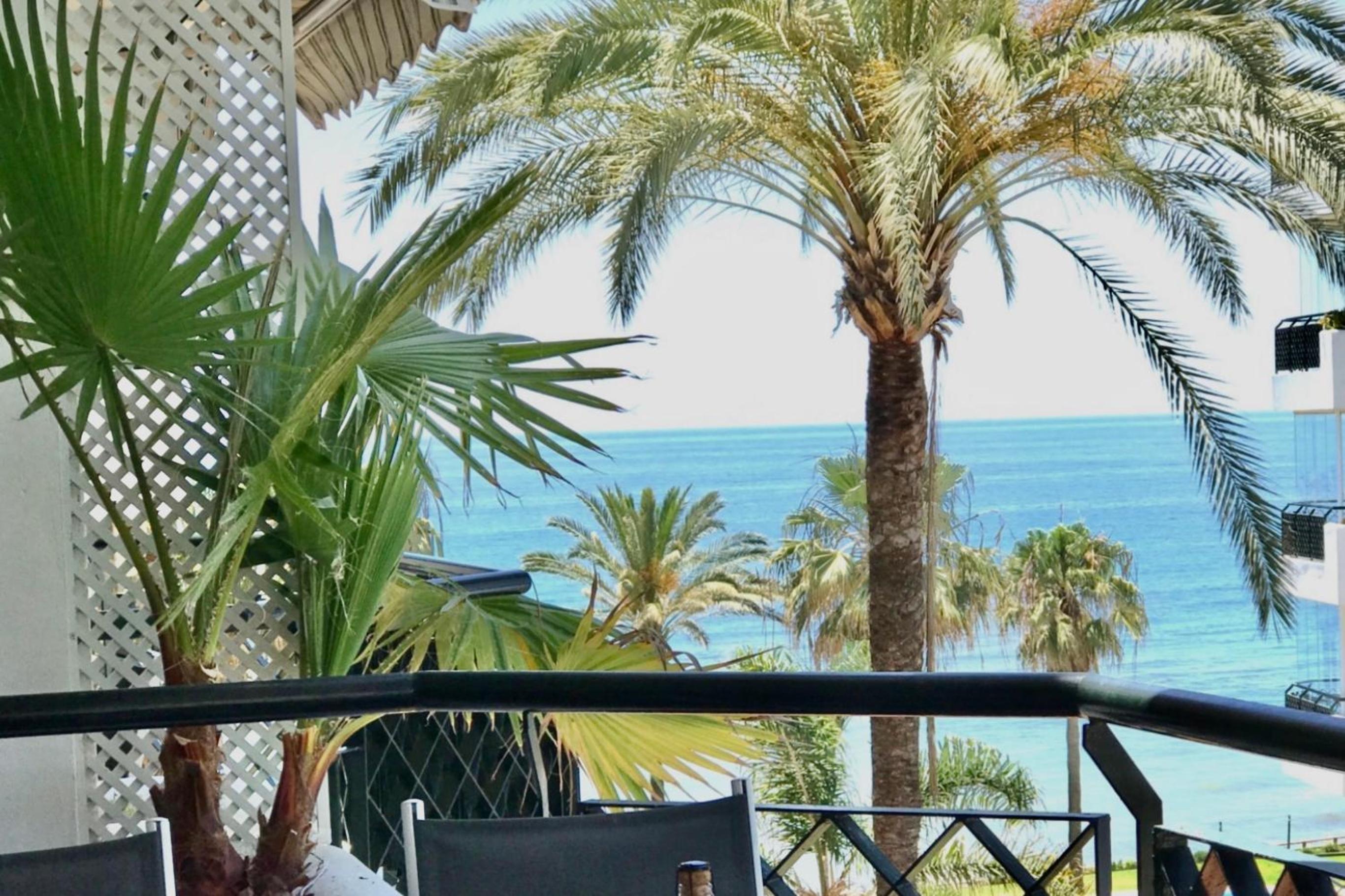 MI CAPRICHO BEACHFRONT- P300 - Apartment with sea view