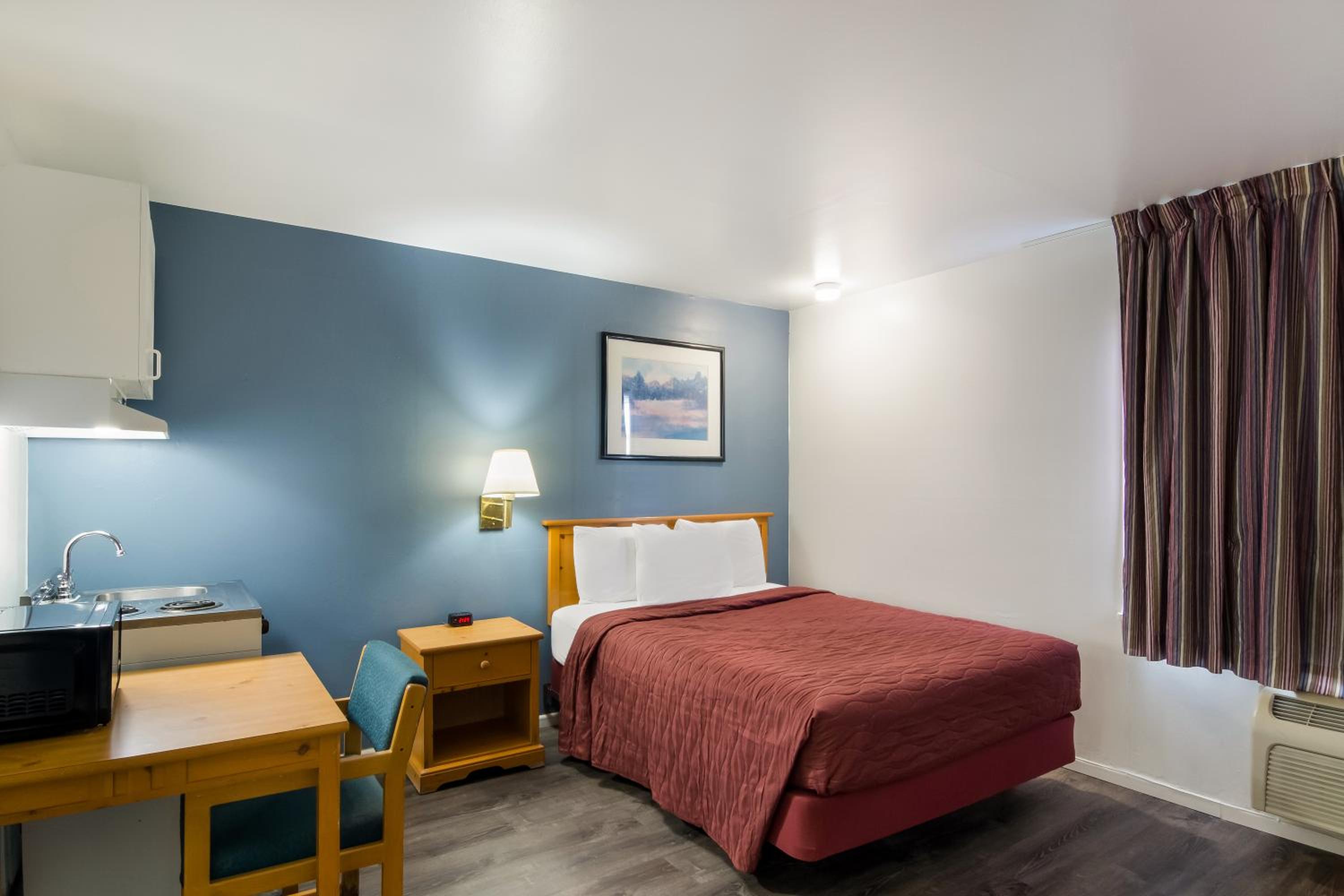 Rodeway Inn & Suites Sidney Historic Downtown I-80