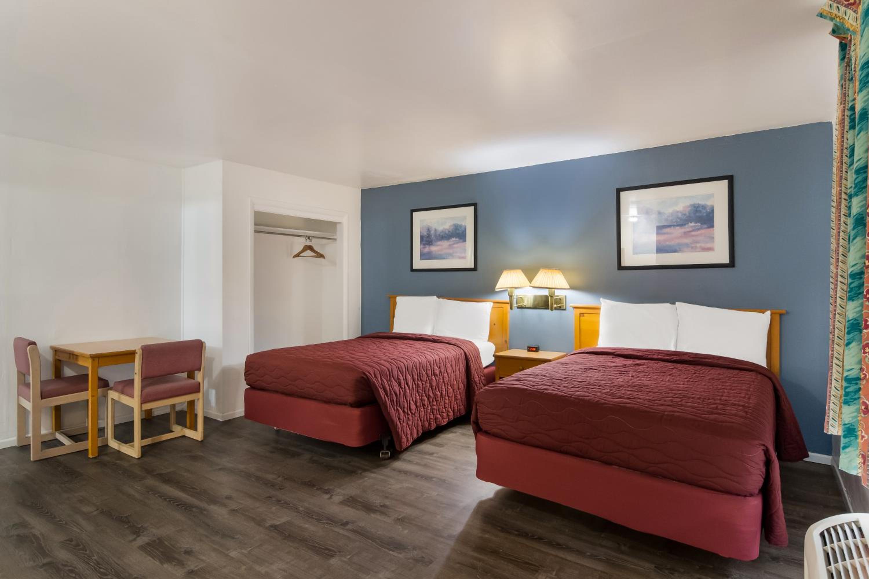 Rodeway Inn & Suites Sidney Historic Downtown I-80