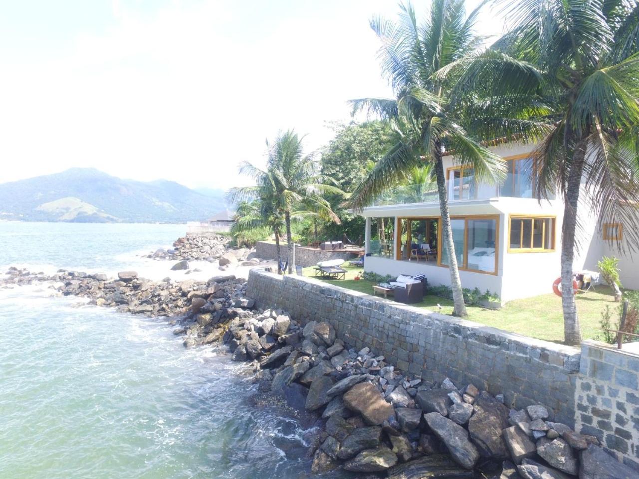 Casa com praia particular no condomínio Portobello