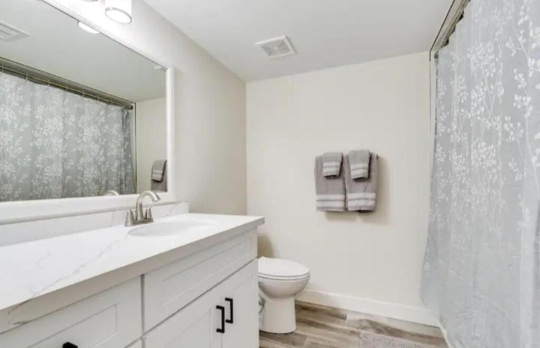Modern Villa in Old Litchfield view 4