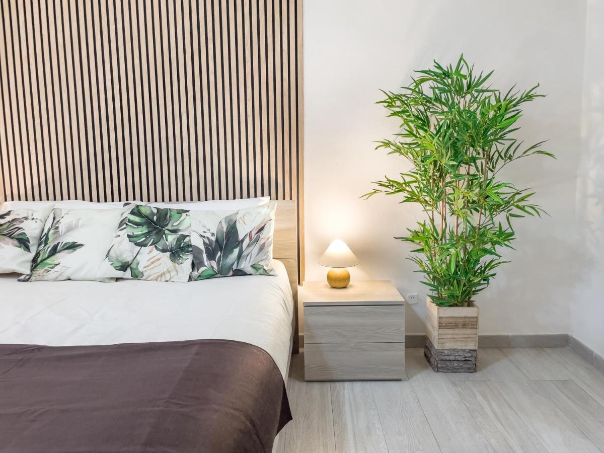 Demetra Seafront Apartment - Parking & Pool photo 2