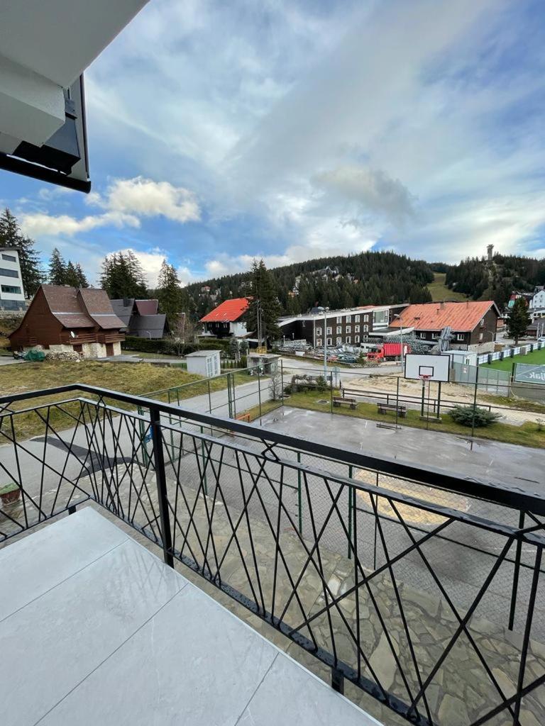 Apartments and Rooms Ski