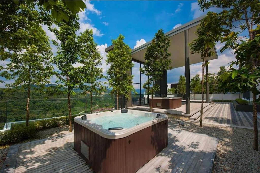 Selayang 18 Residences (100mbps Wifi & Netflix)