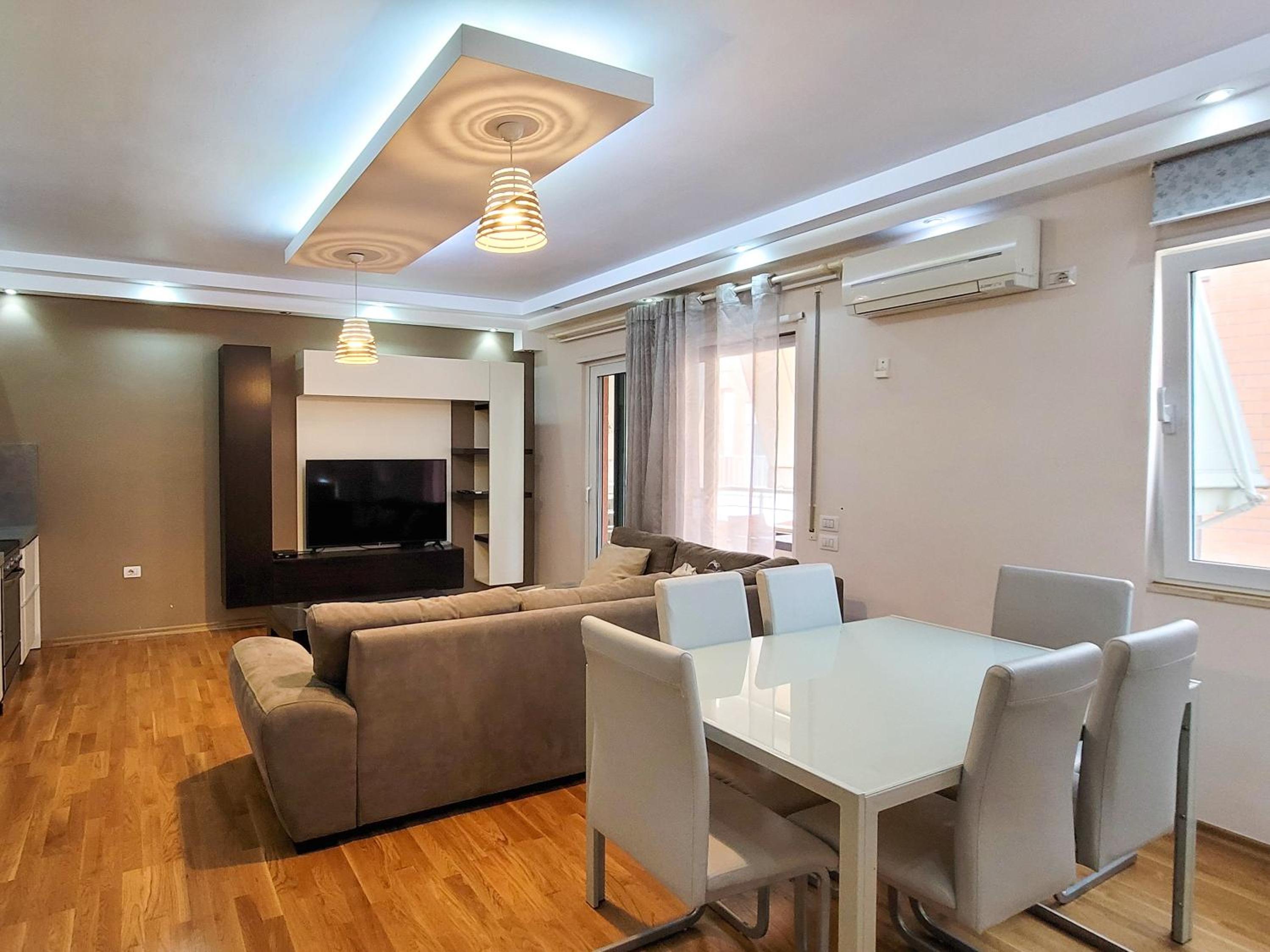 Modern 1BR Skyline City View - Central Tirana