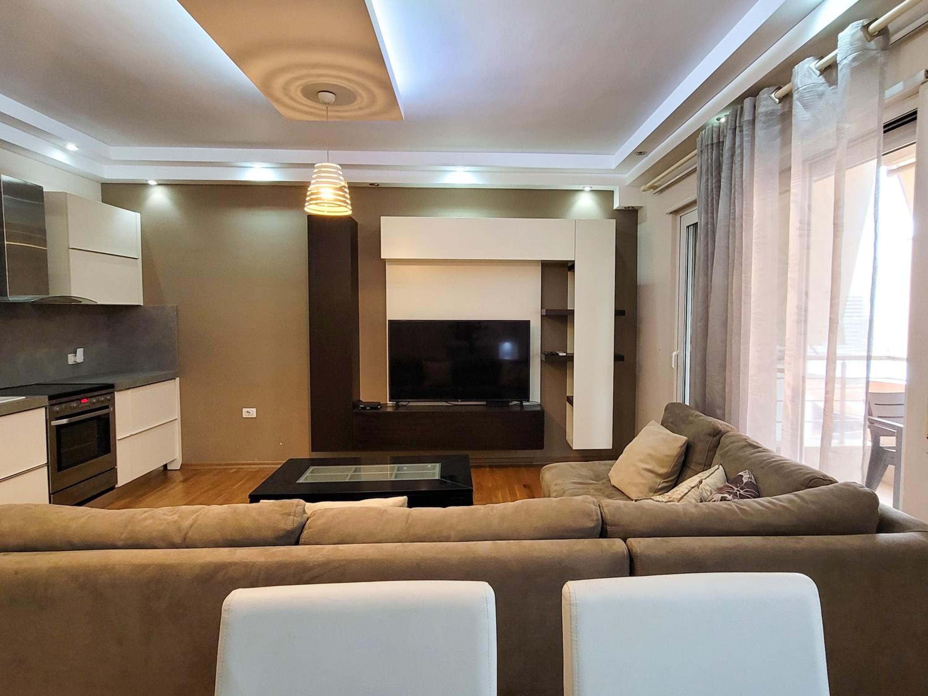Modern 1BR Skyline City View - Central Tirana