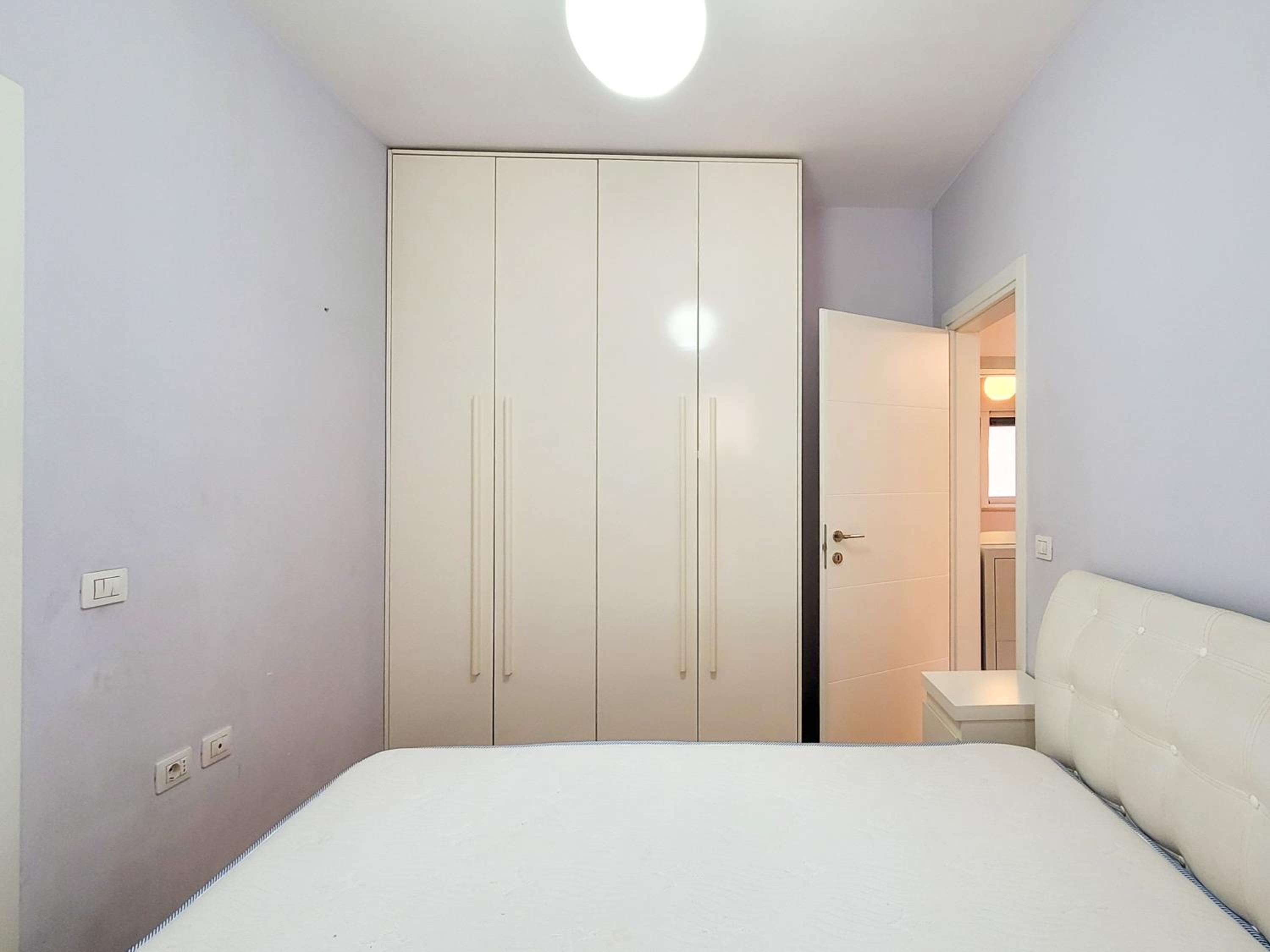Modern 1BR Skyline City View - Central Tirana