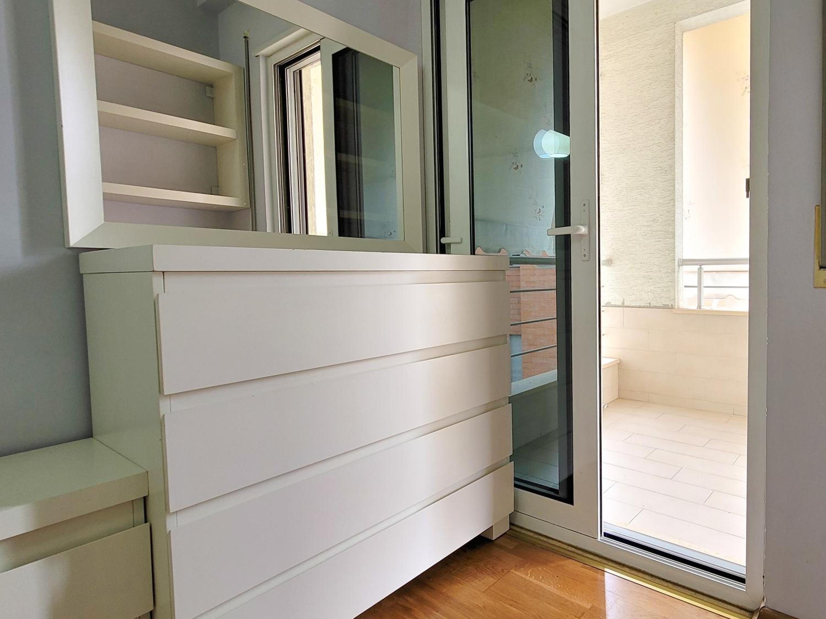 Modern 1BR Skyline City View - Central Tirana