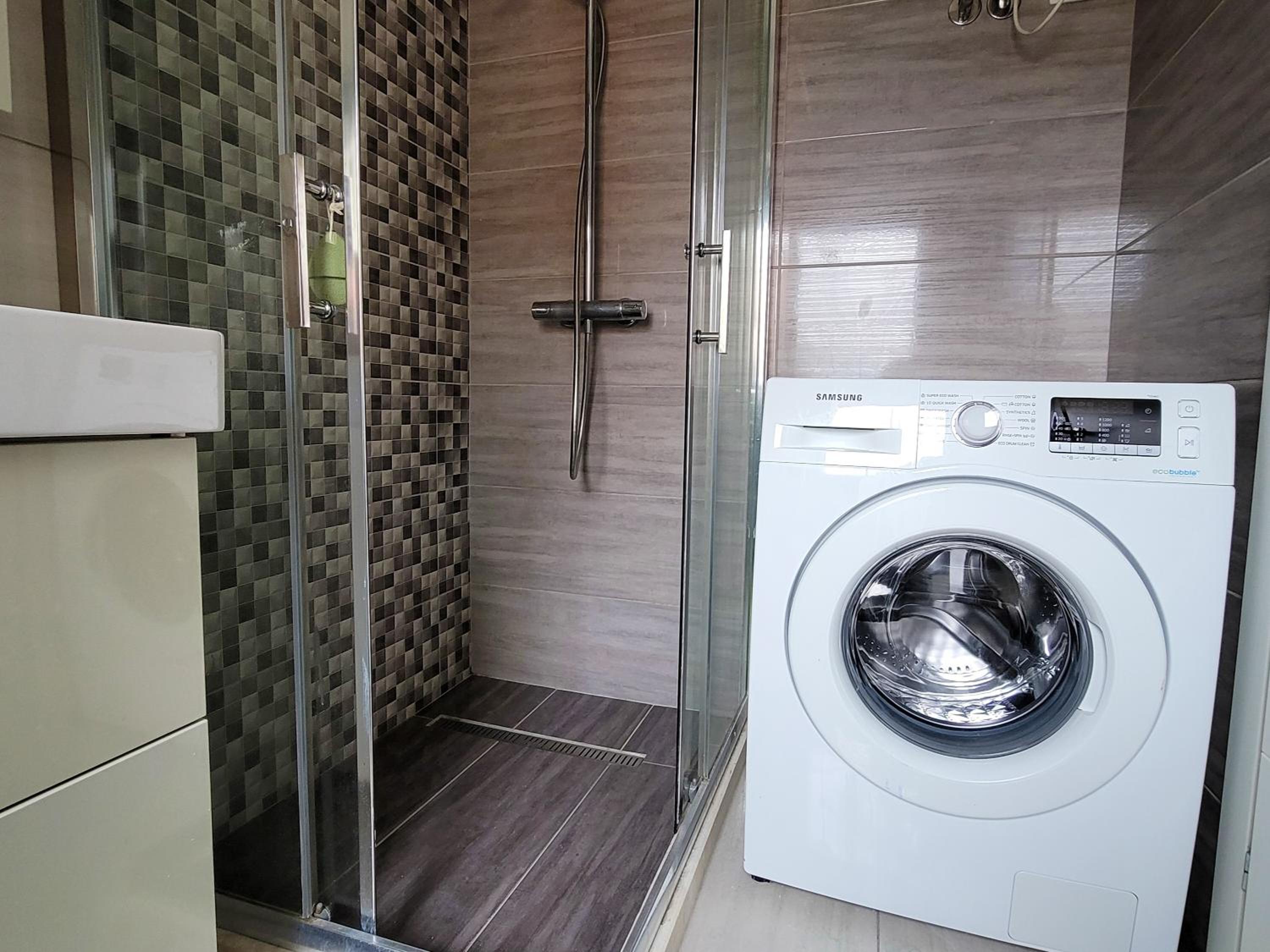 Modern 1BR Skyline City View - Central Tirana