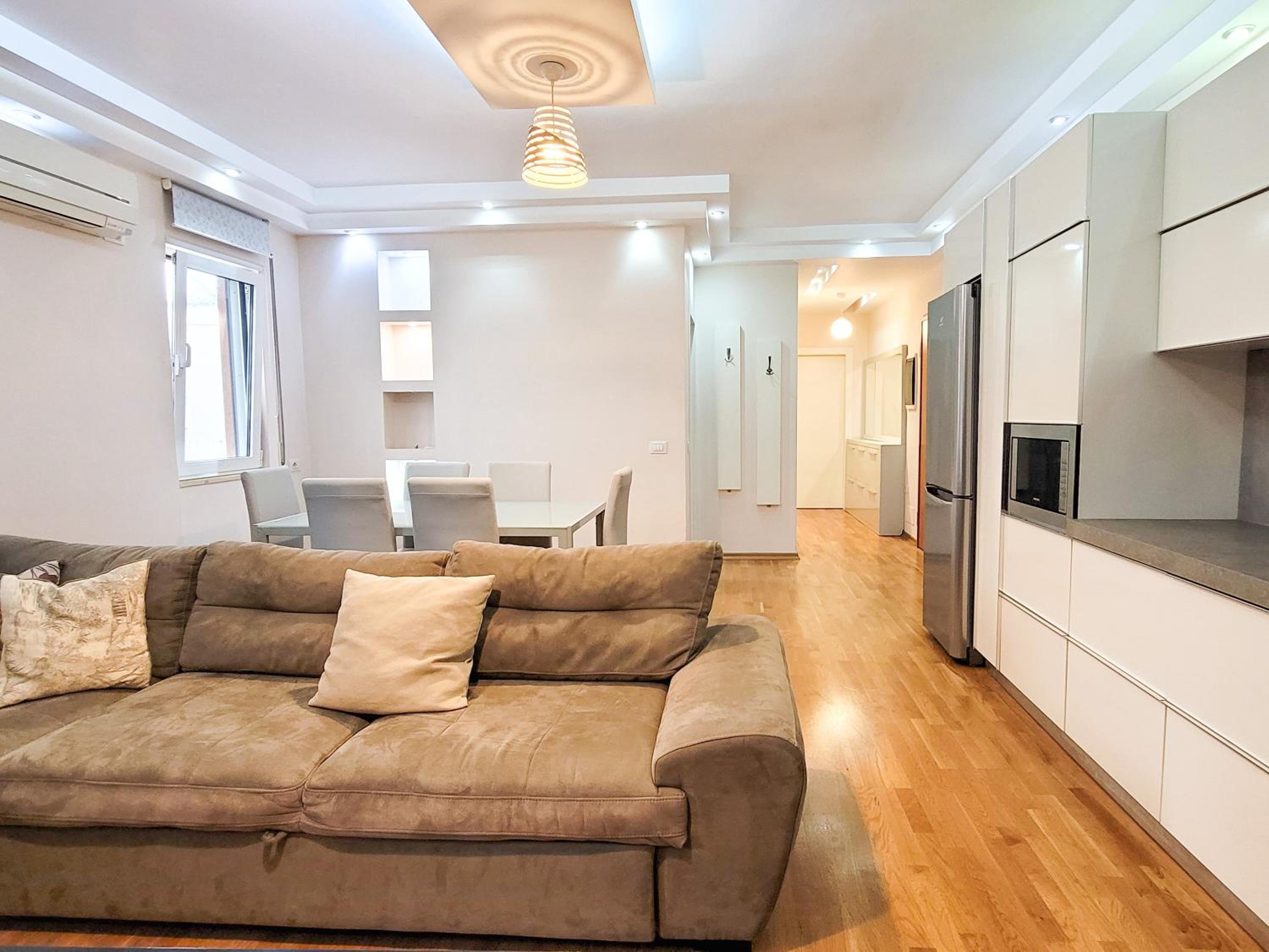 Modern 1BR Skyline City View - Central Tirana