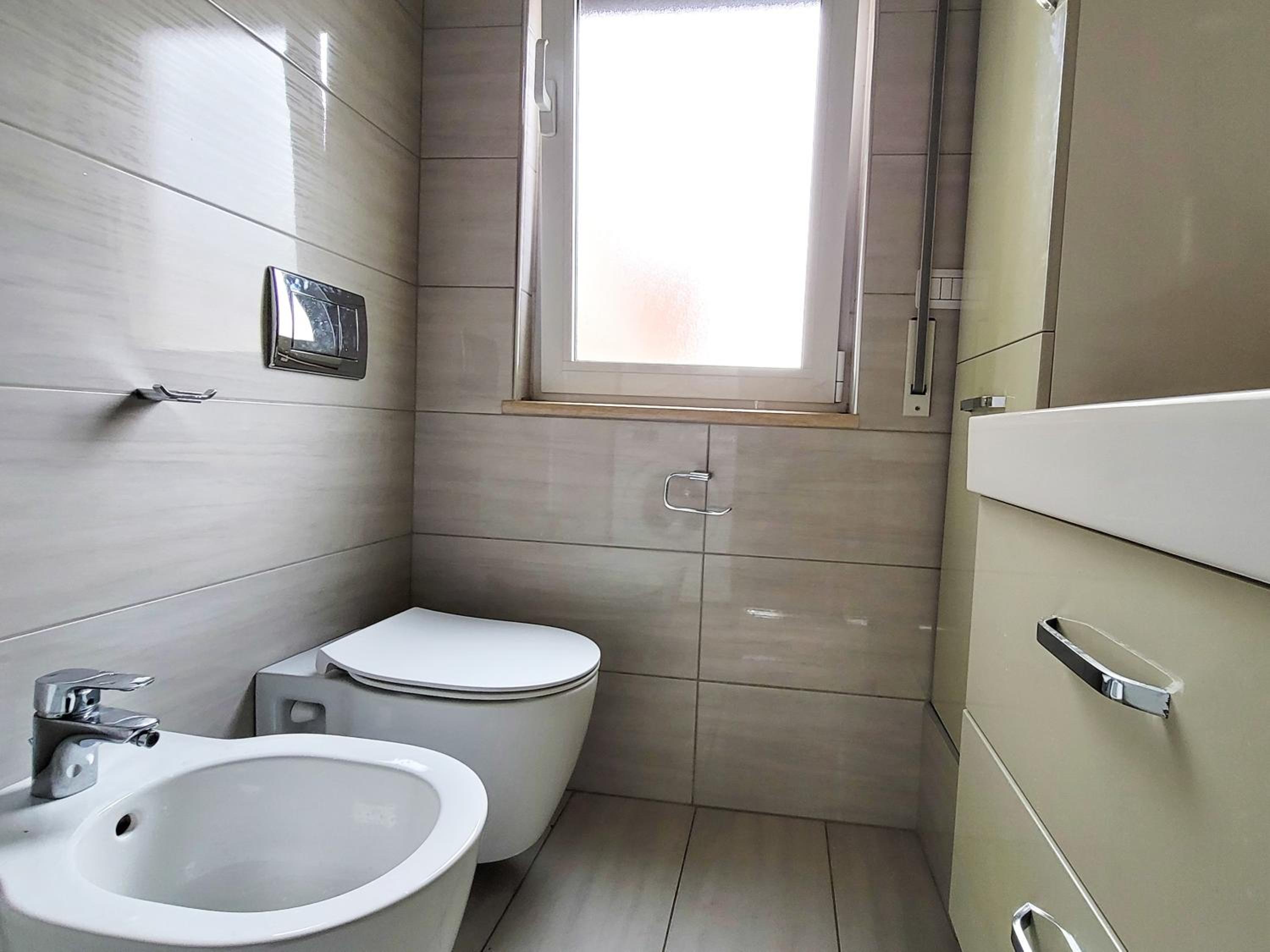 Modern 1BR Skyline City View - Central Tirana