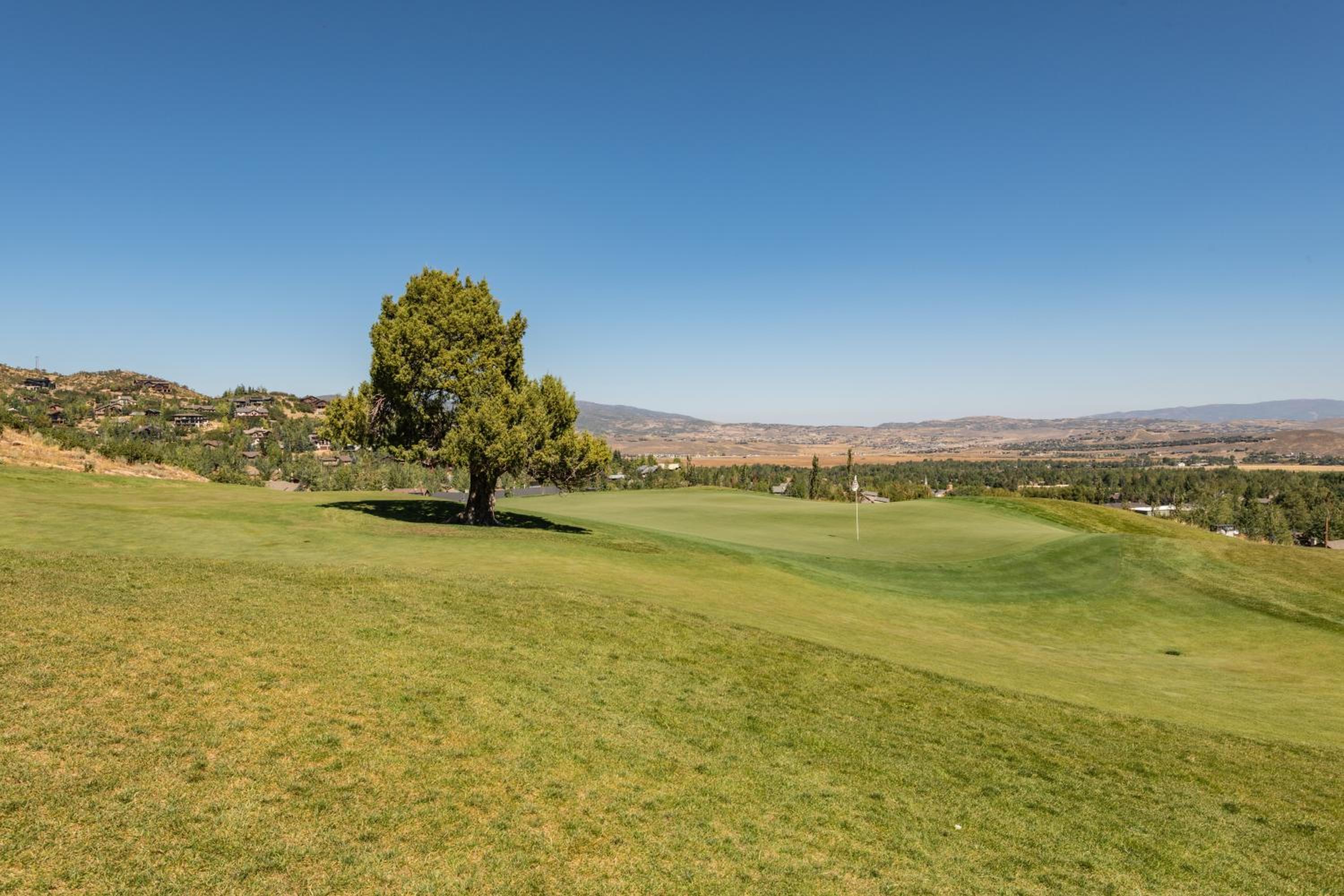 Walk to Skiing Exceptional Juniper Landing 4 BR+Den Private Hot Tub Panoramic Golf Course Views Pool view 4