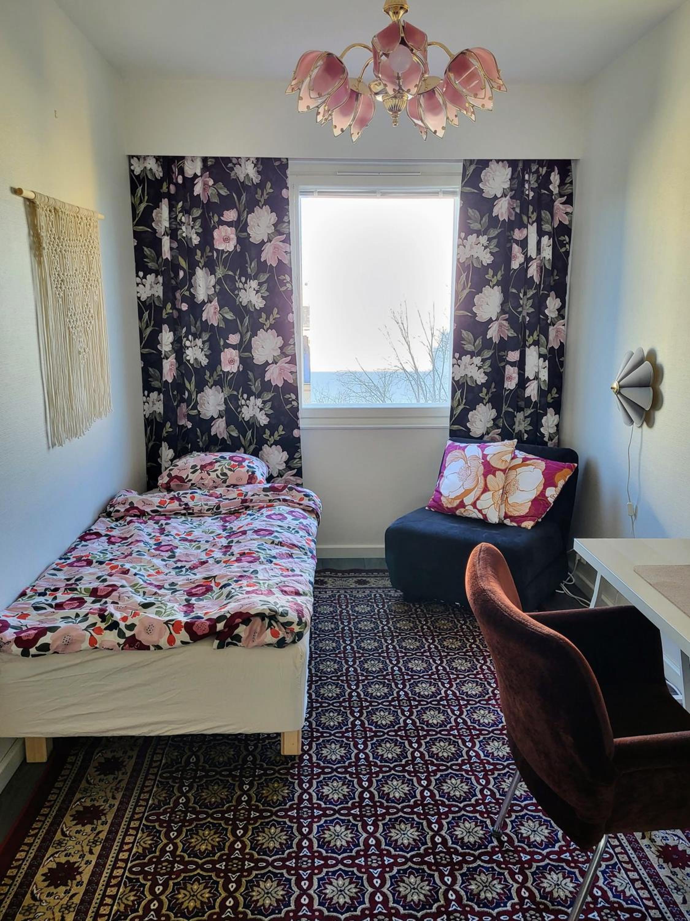Beautiful 2 bedroom apartment with Free WiFi, Parking & AC view 3