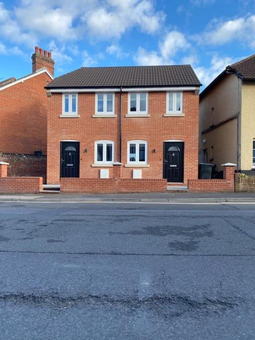 New studio apartment - minutes walk to Cathedral view 3