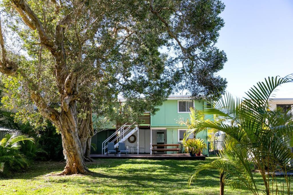 BEACHED @ YAMBA (water views, dog friendly, air con)