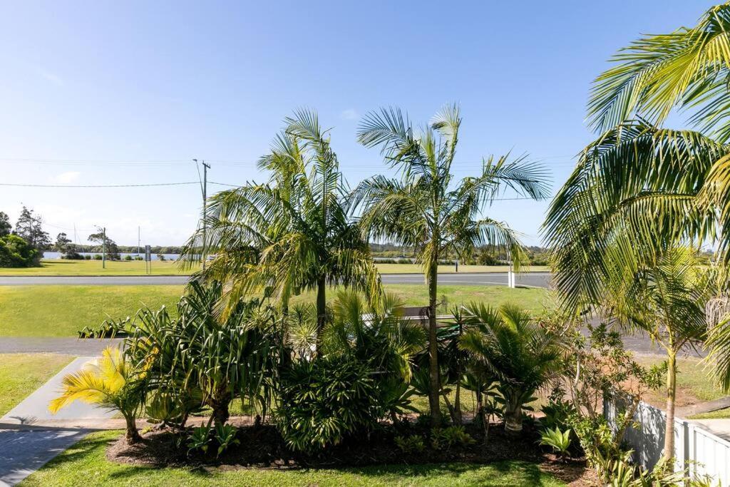 BEACHED @ YAMBA (water views, dog friendly, air con)