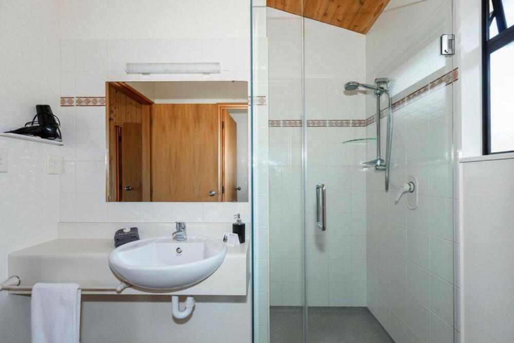Unit 2 Kaiteri Apartments and Holiday Homes view 3