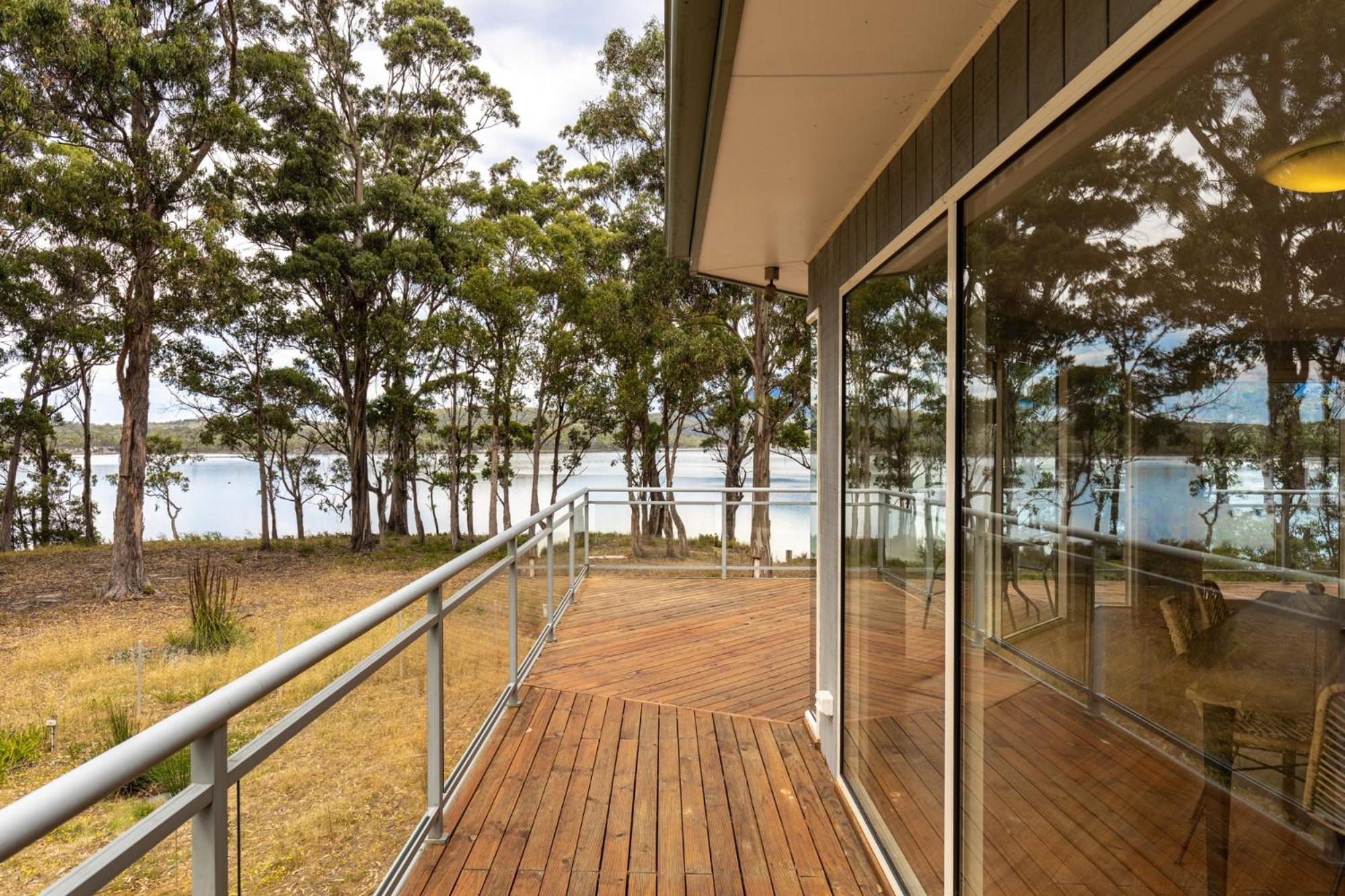 Tall Trees- Forest hideaway on Hastings Lagoon