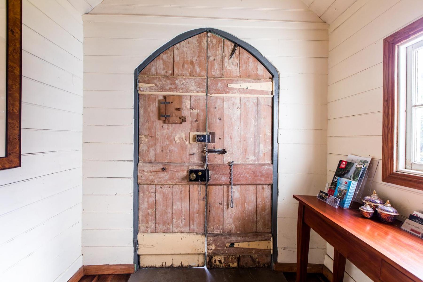 Abbey on Main - Unique heritage listed property overlooking the Huon River view 3