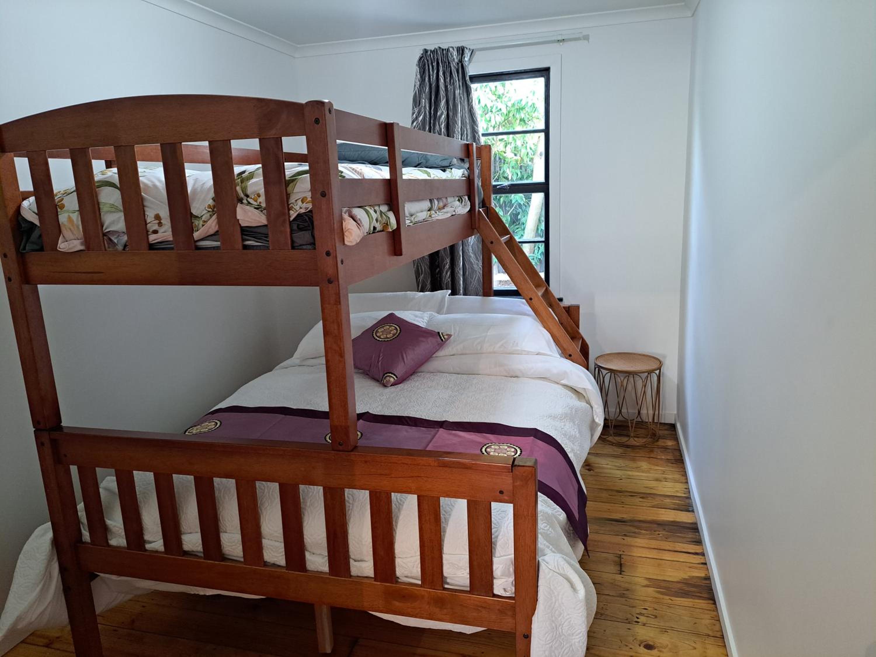 Richmond Central 3bdrm House sleeps 7 view 2