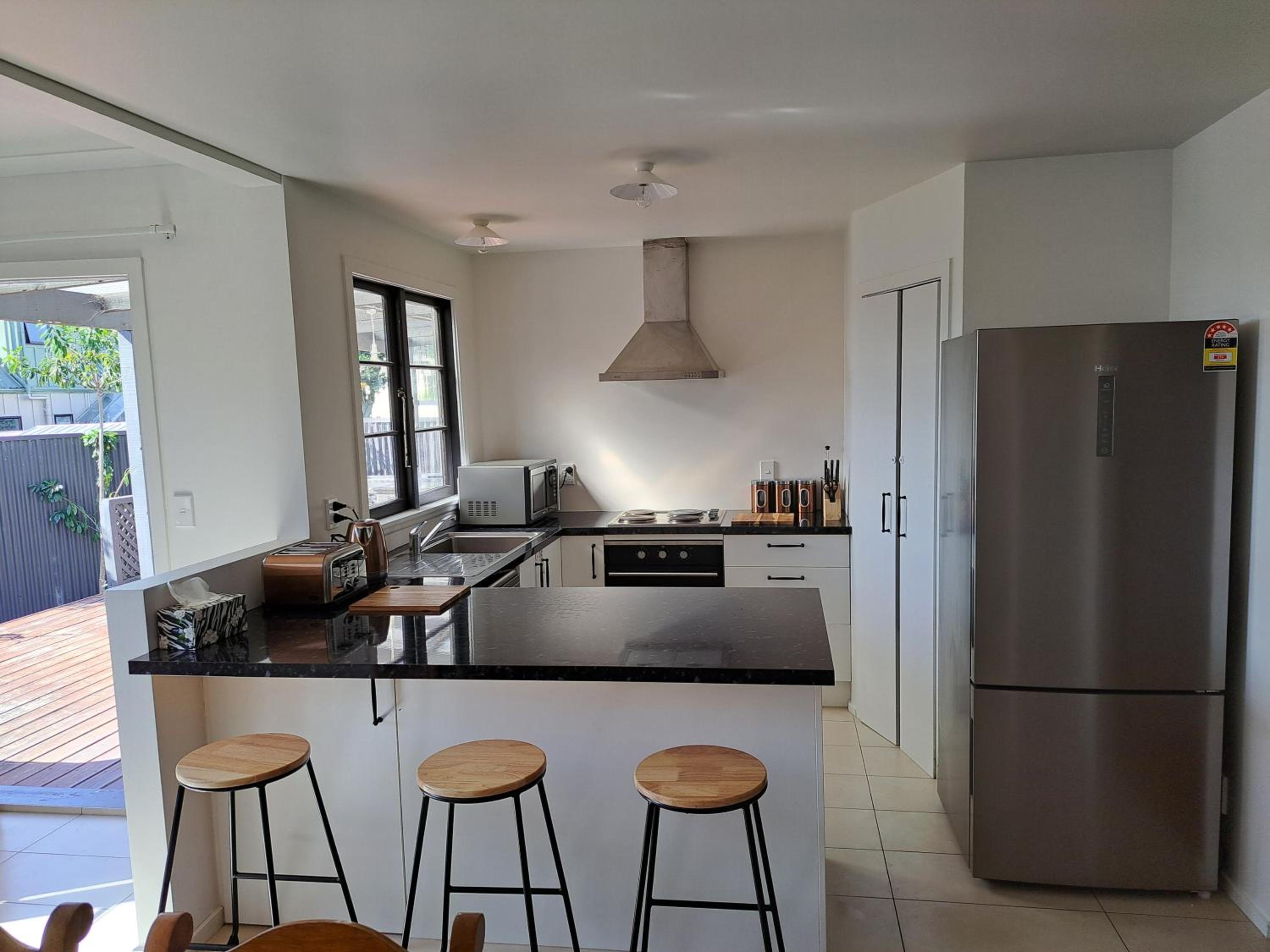 Richmond Central 3bdrm House sleeps 7 view 3